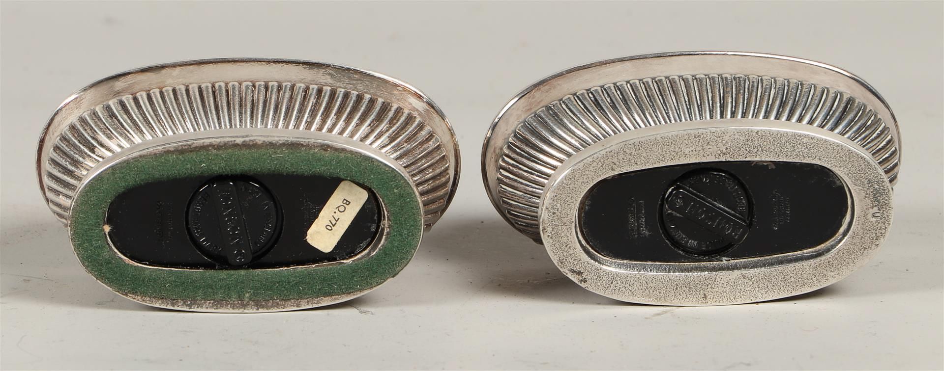 A set of (2) silver plated Ronson, Queen Anne-style table lighters, England, 1960. - Bild 2 aus 2