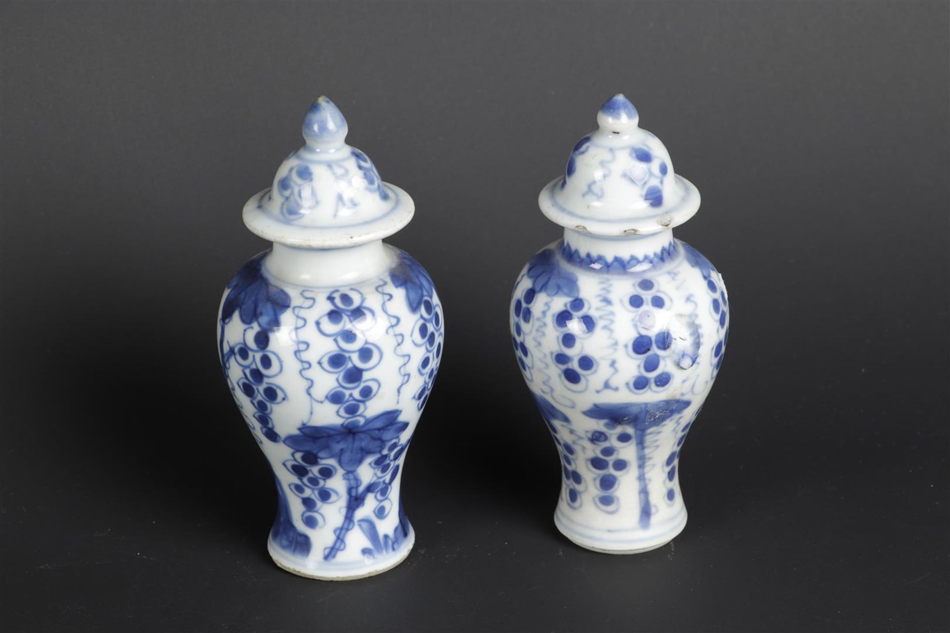 Two porcelain lidded vases with a so-called grape-on-vine decor. China, Qianlong. - Image 2 of 3