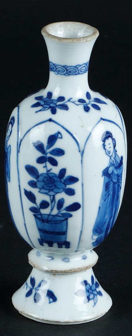 A porcelain baluster-shaped vase with knob in the foot, decoration on the belly. China, Kangxi.