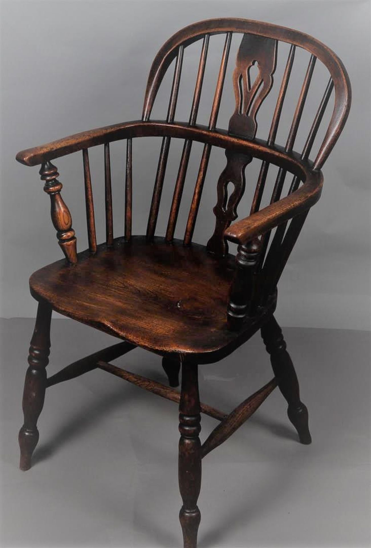 A Windsor chair, type Low Nothinghamshire bow back, ca. 1900.