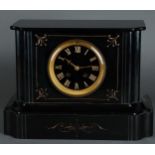 A black marble mantel clock with 7-day movement, ca. 1900.