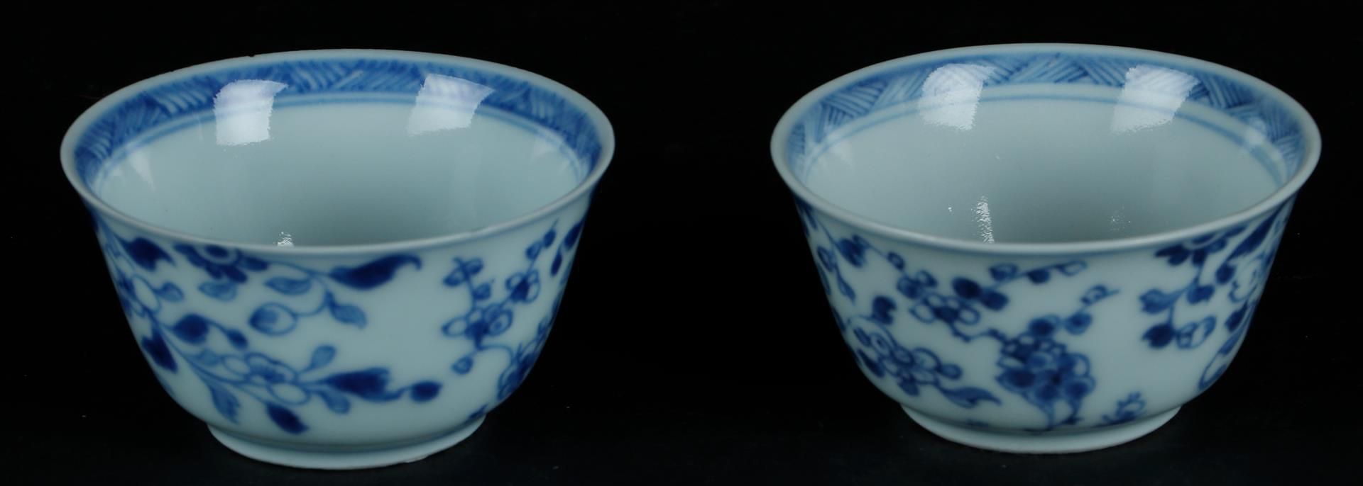 Two porcelain bowls with rich floral decoration. China, Kangxi. - Image 3 of 5