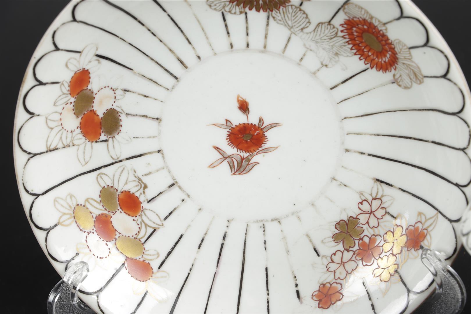 Six porcelain, high model Imari cups and saucers with lids (chocolate cups). Japan, 18th century. - Image 5 of 5