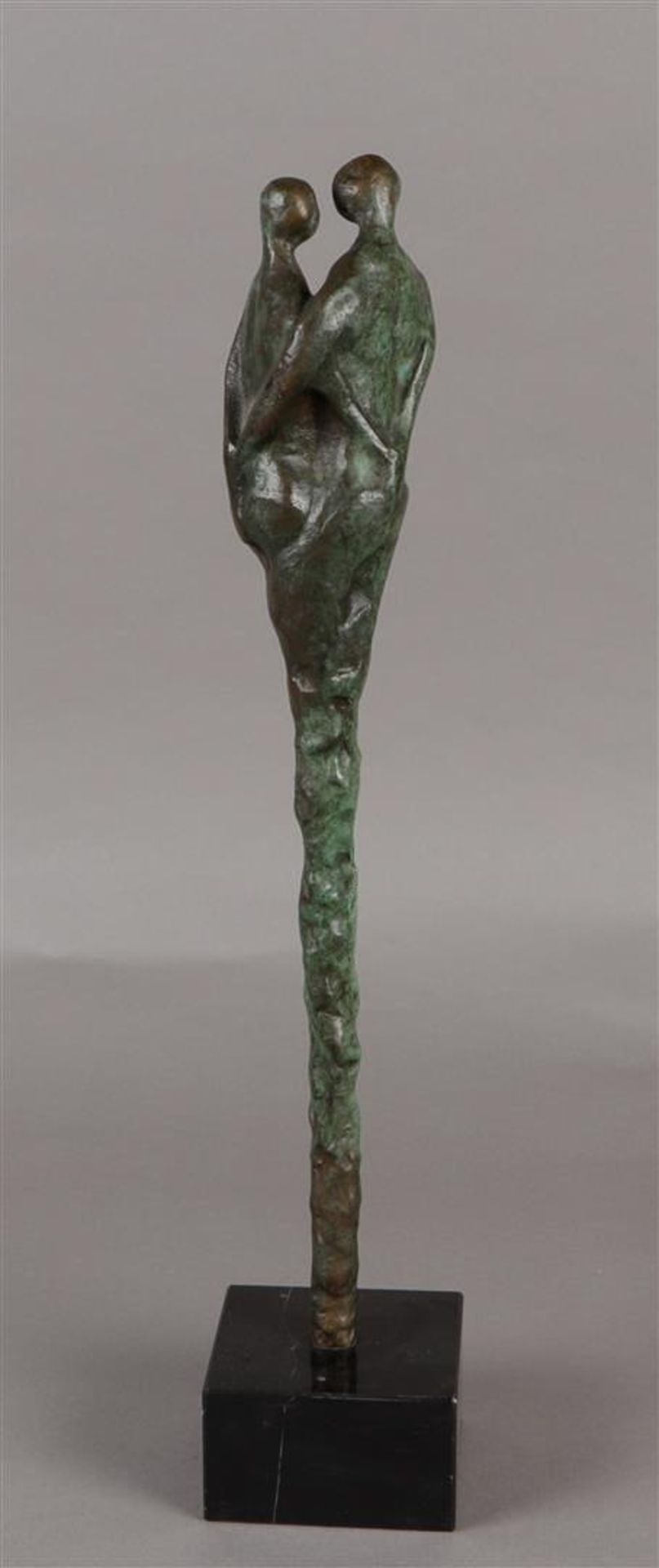 Elly de Clou (born Zoetermeer, 1953), Man and woman, bronze on honed marble base. - Image 2 of 2