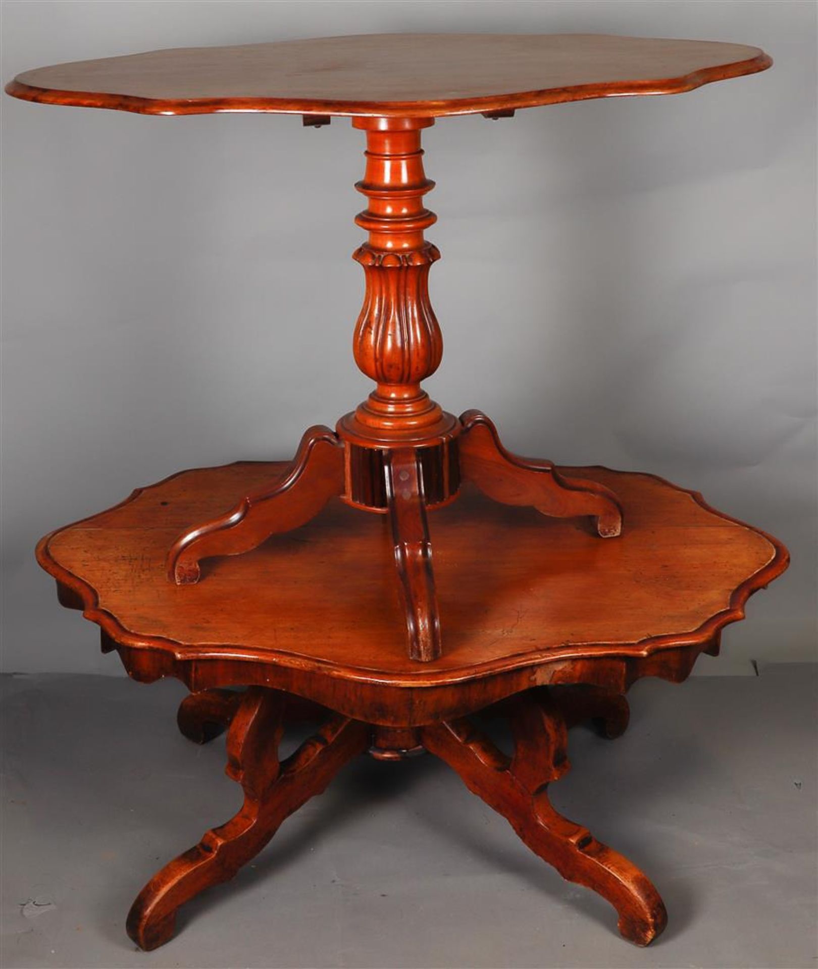 A lot consisting of (2) Dutch spider head tables, 19th century. The saloon model is sawn and in very