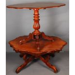 A lot consisting of (2) Dutch spider head tables, 19th century. The saloon model is sawn and in very