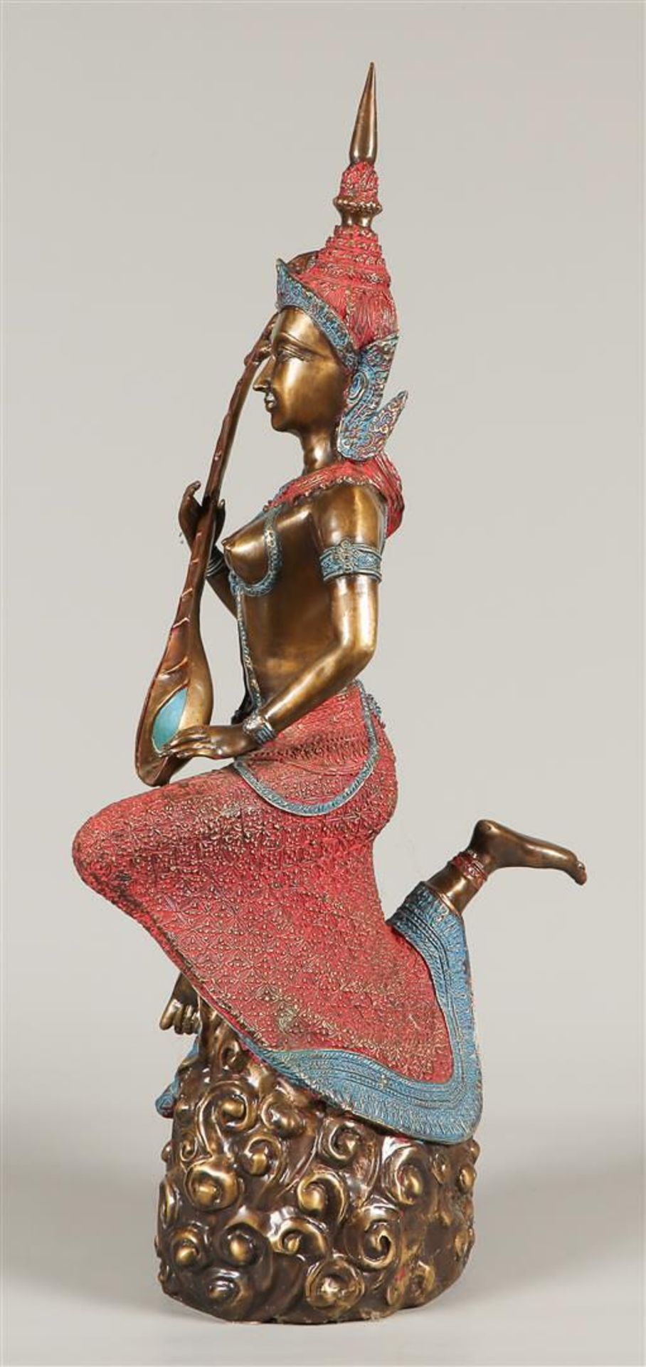 A cold-painted lady playing music. 2nd half of the 20th century. - Image 2 of 4