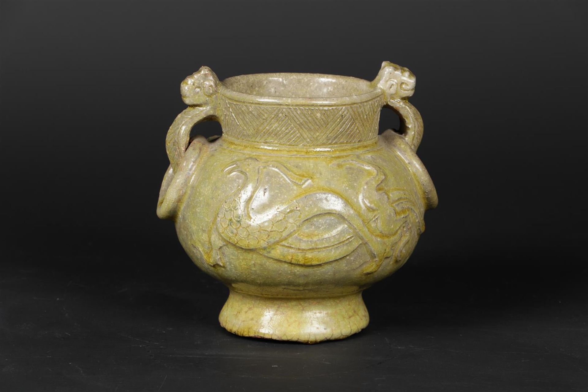 An earthenware censer decorated with dragons, after an antique example. - Bild 2 aus 4