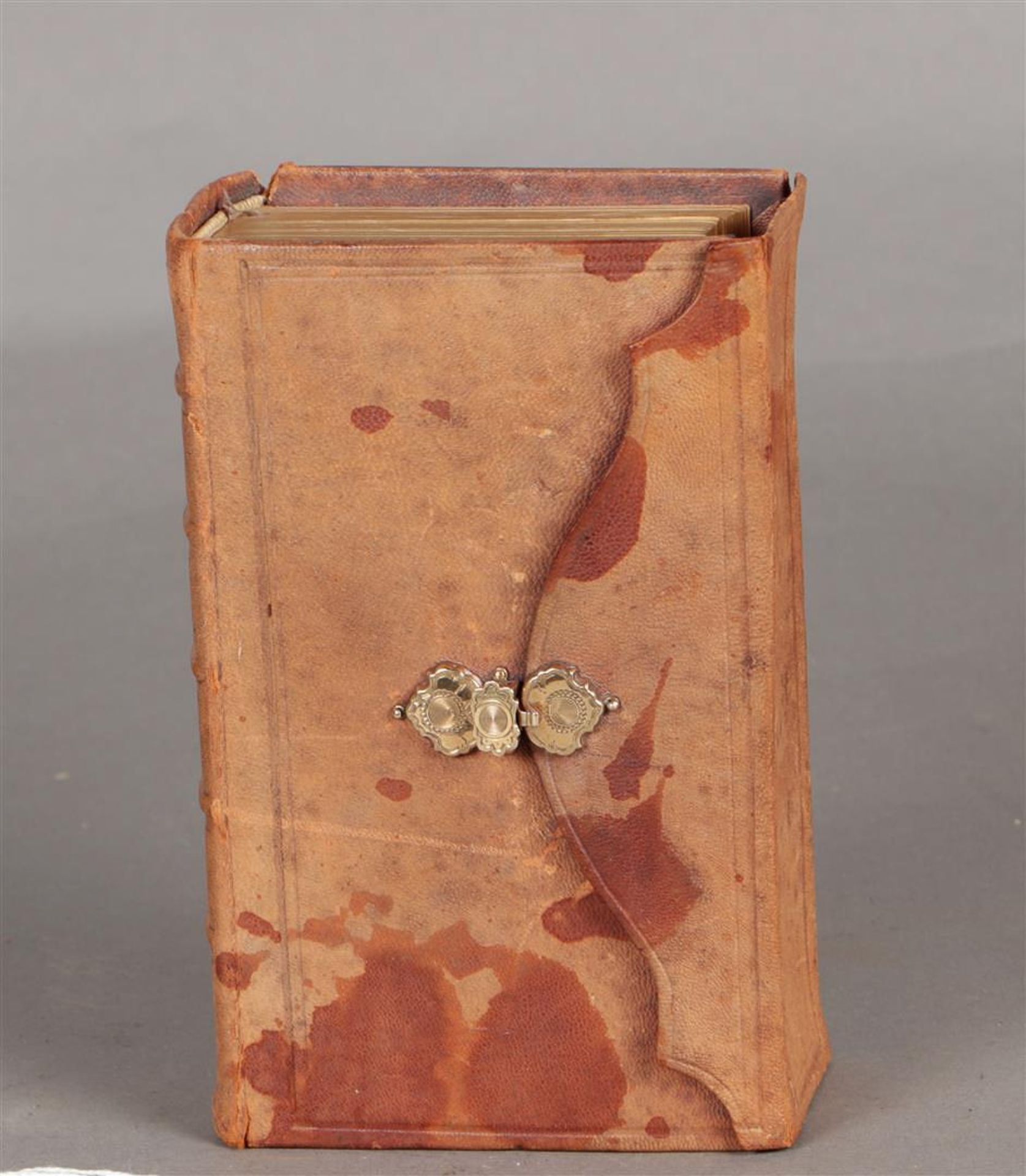 A States General Bible in leather binding and with gold lock. 1870. 