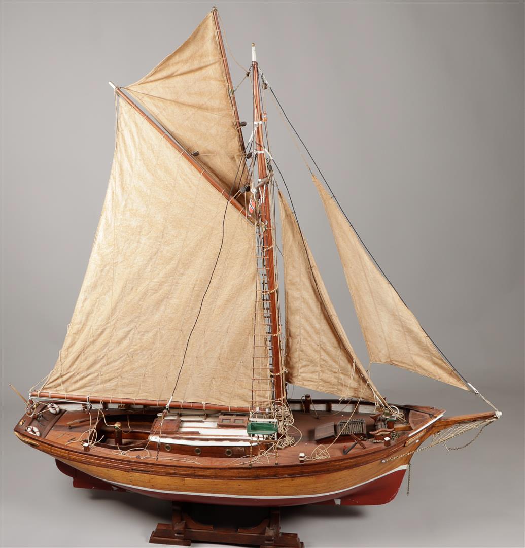 A large very detailed model of a gaff rigged sailing yacht. Approx. 1900.