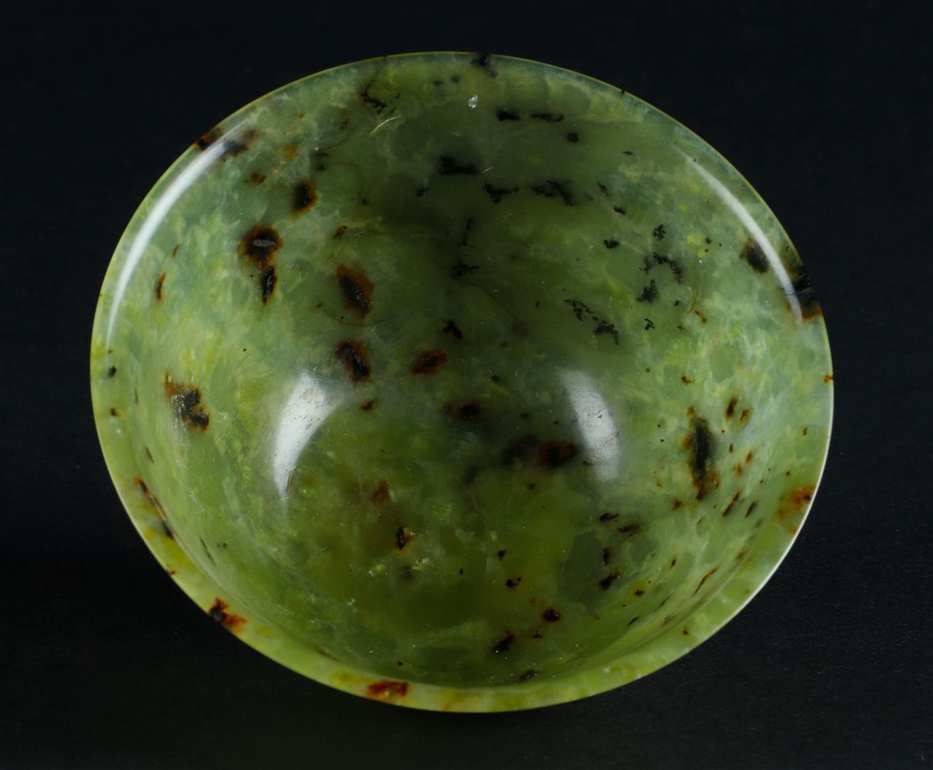 A Celadon Jade bowl with speckled decor. China, 19th/20th century. - Image 3 of 4