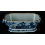 A porcelain 8-sided tureen with hare heads and river landscape decor. China, Qianlong.