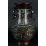 A cloisonne vase. Japan, 19th century.