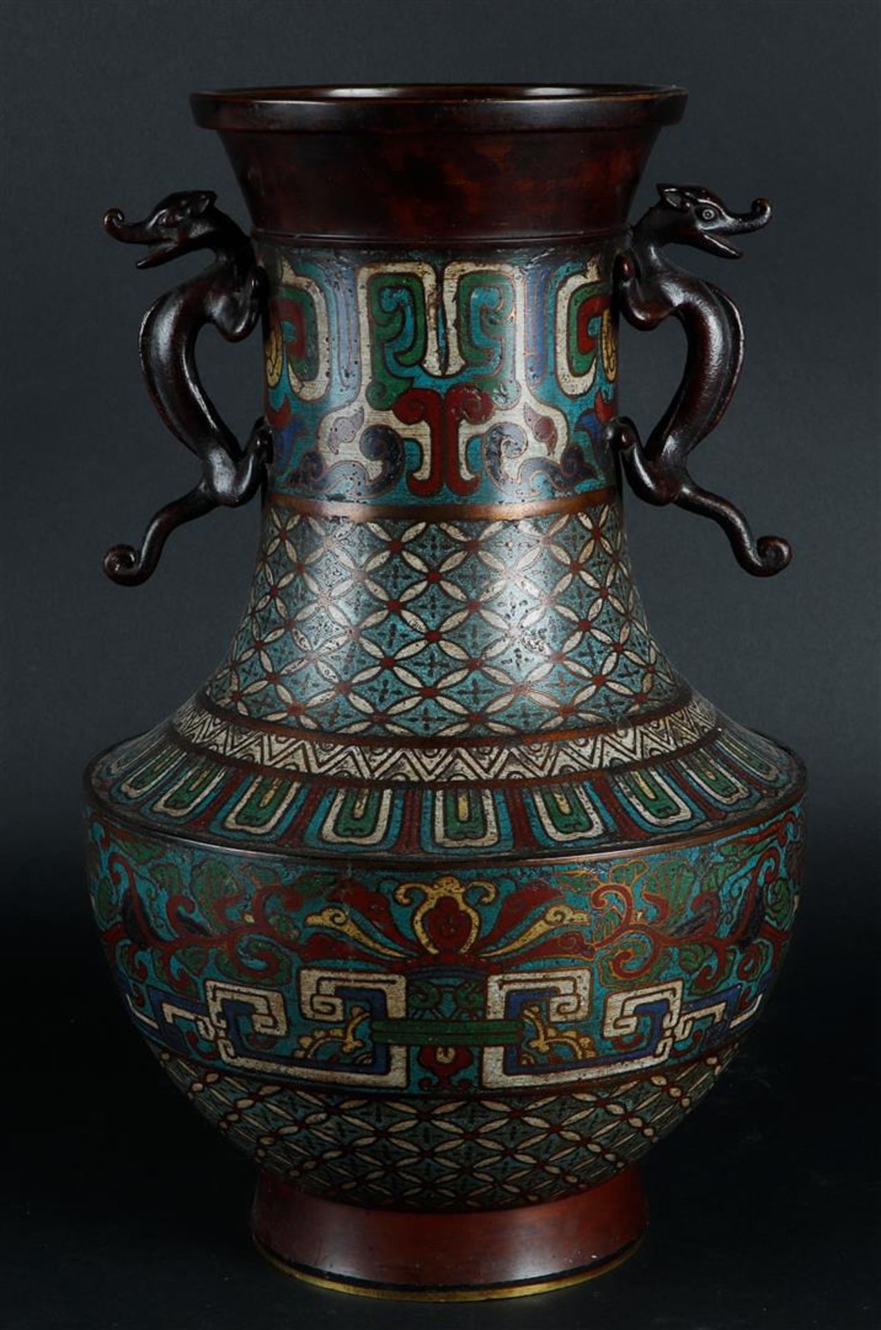 A cloisonne vase. Japan, 19th century.