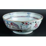 A large Famille Rose porcelain bowl decorated with various antiques. China, 18th century.