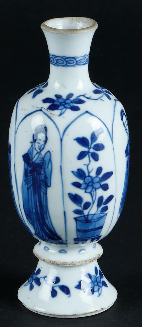 A porcelain baluster-shaped vase with knob in the foot, decoration on the belly. China, Kangxi. - Image 2 of 4