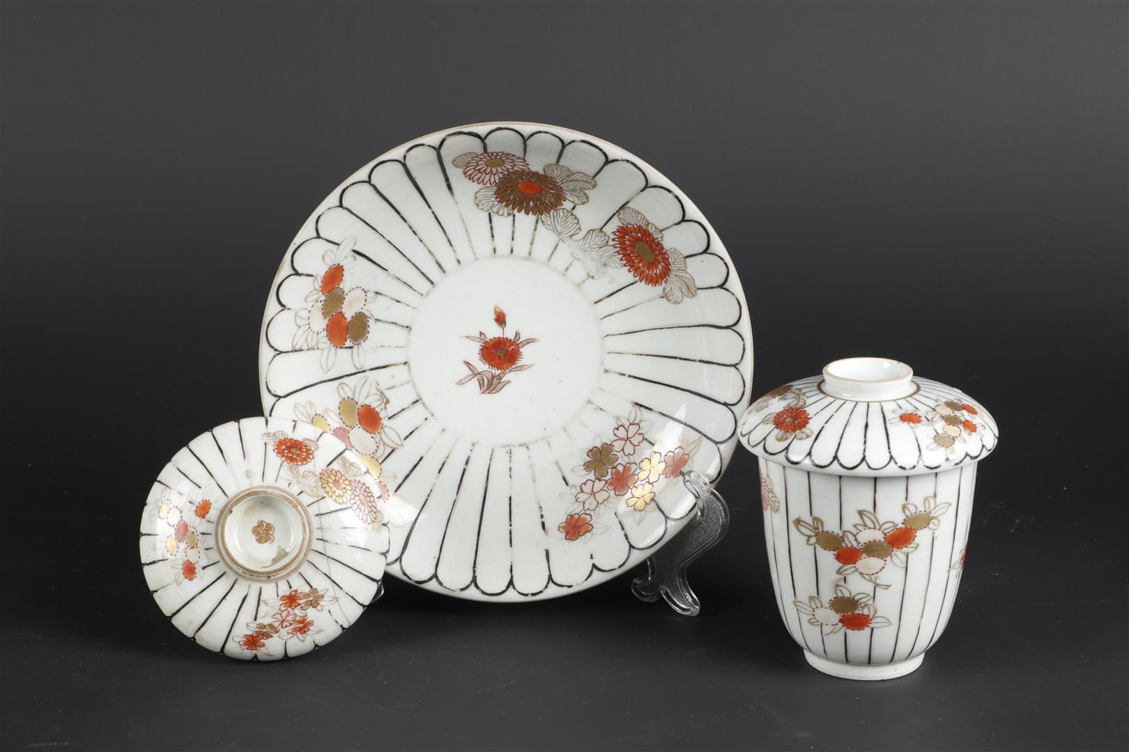 Six porcelain, high model Imari cups and saucers with lids (chocolate cups). Japan, 18th century. - Image 2 of 5