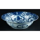 A raak porcelain hood bowl with floral decor. China, Wanli.