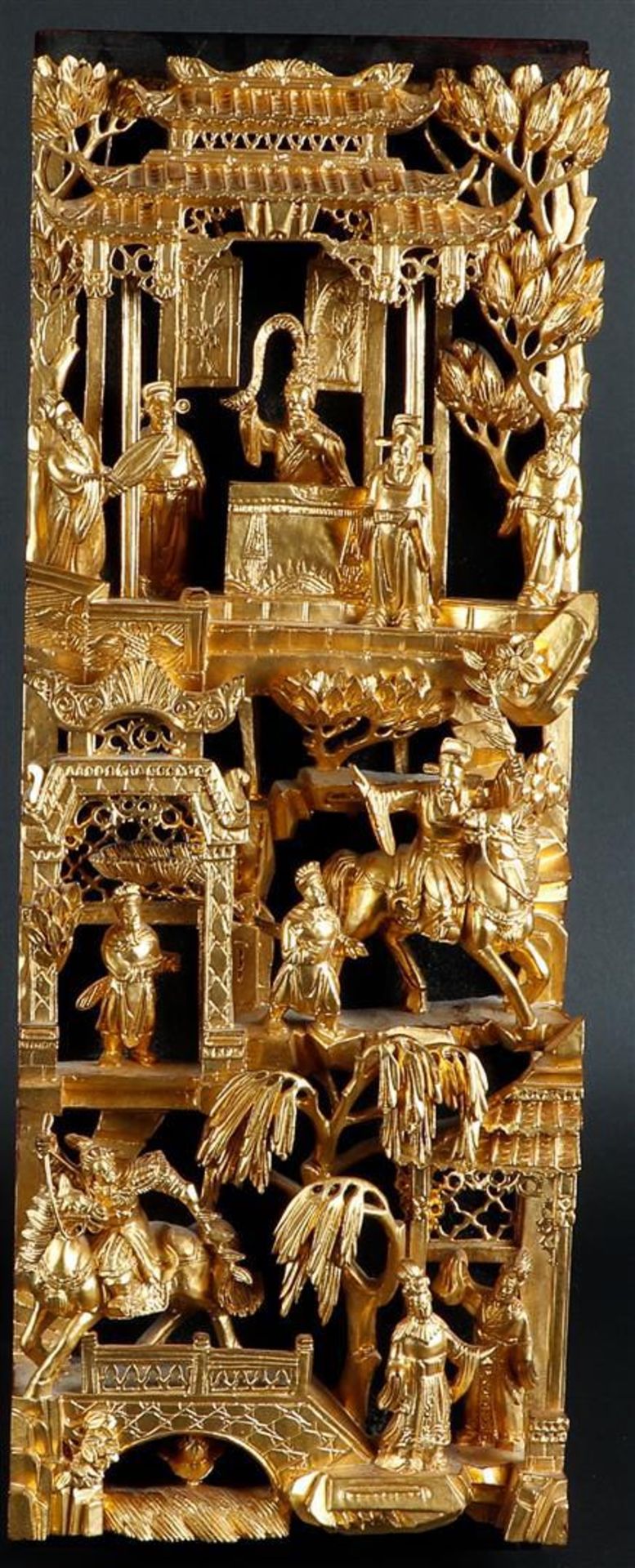 A gilded wooden panel depicting various figures. China, 19th century.