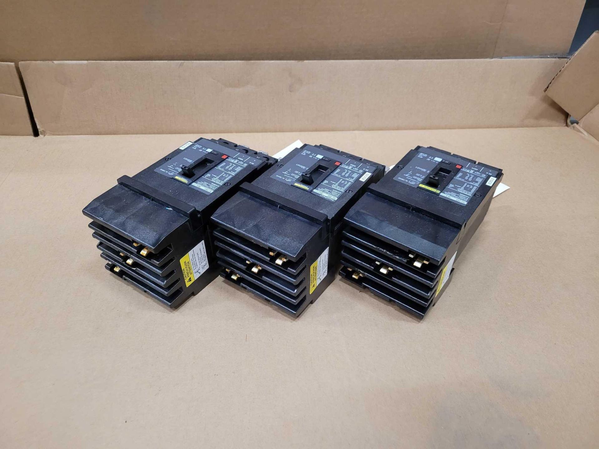 LOT OF 3 SQUARE D HJA36030 30 AMP CIRCUIT BREAKER - Image 2 of 3