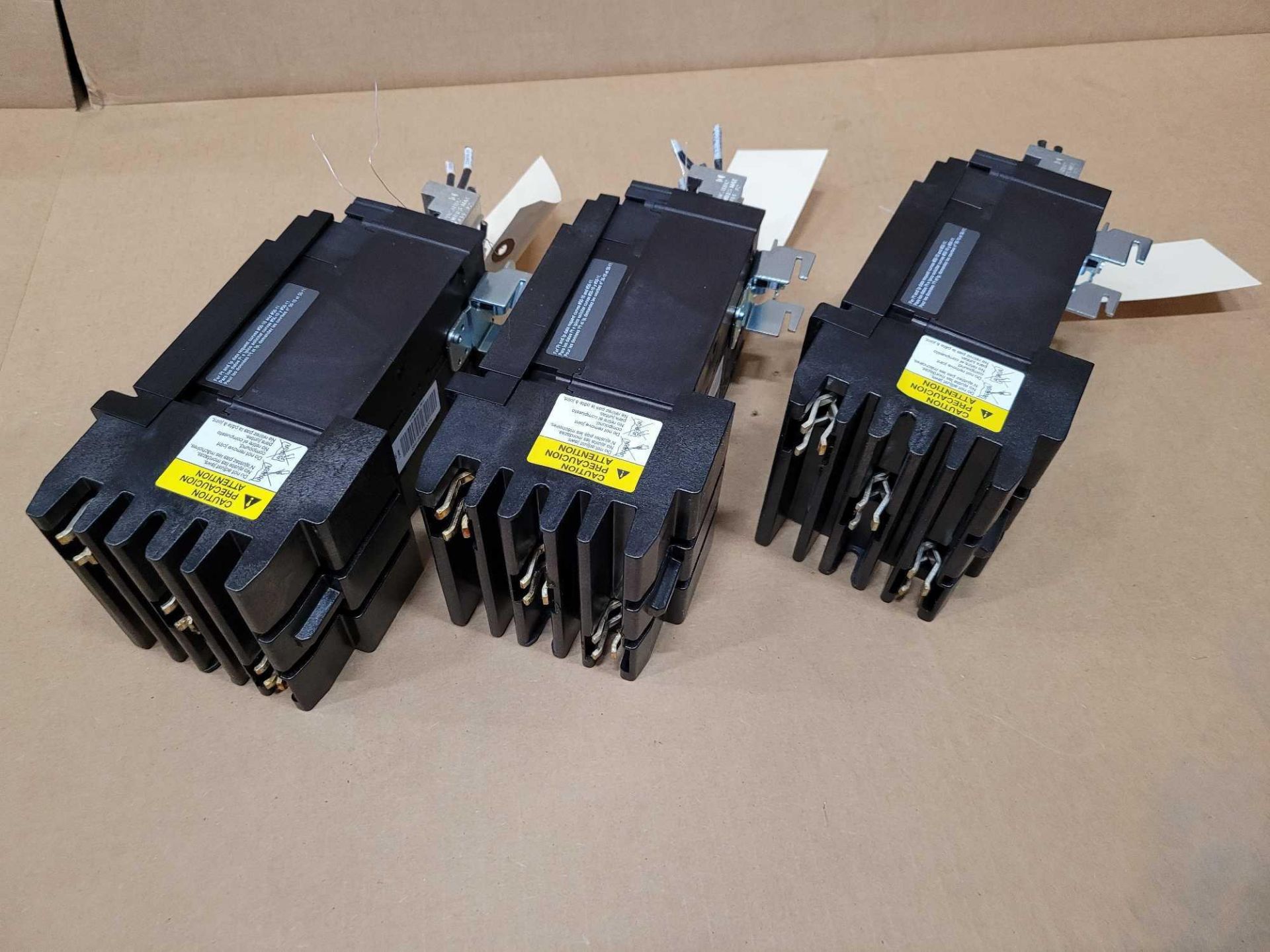 LOT OF 3 SQUARE D HJA36030 30 AMP CIRCUIT BREAKER - Image 2 of 3