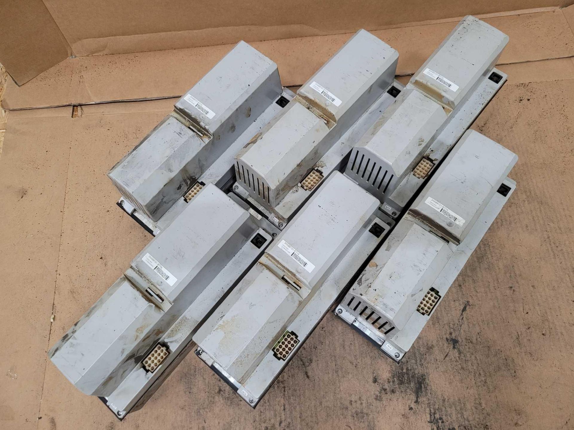 LOT OF 6 ABB DSQC346G 3HAB8101-8/11A AC SERVO DRIVE UNIT - Image 2 of 3