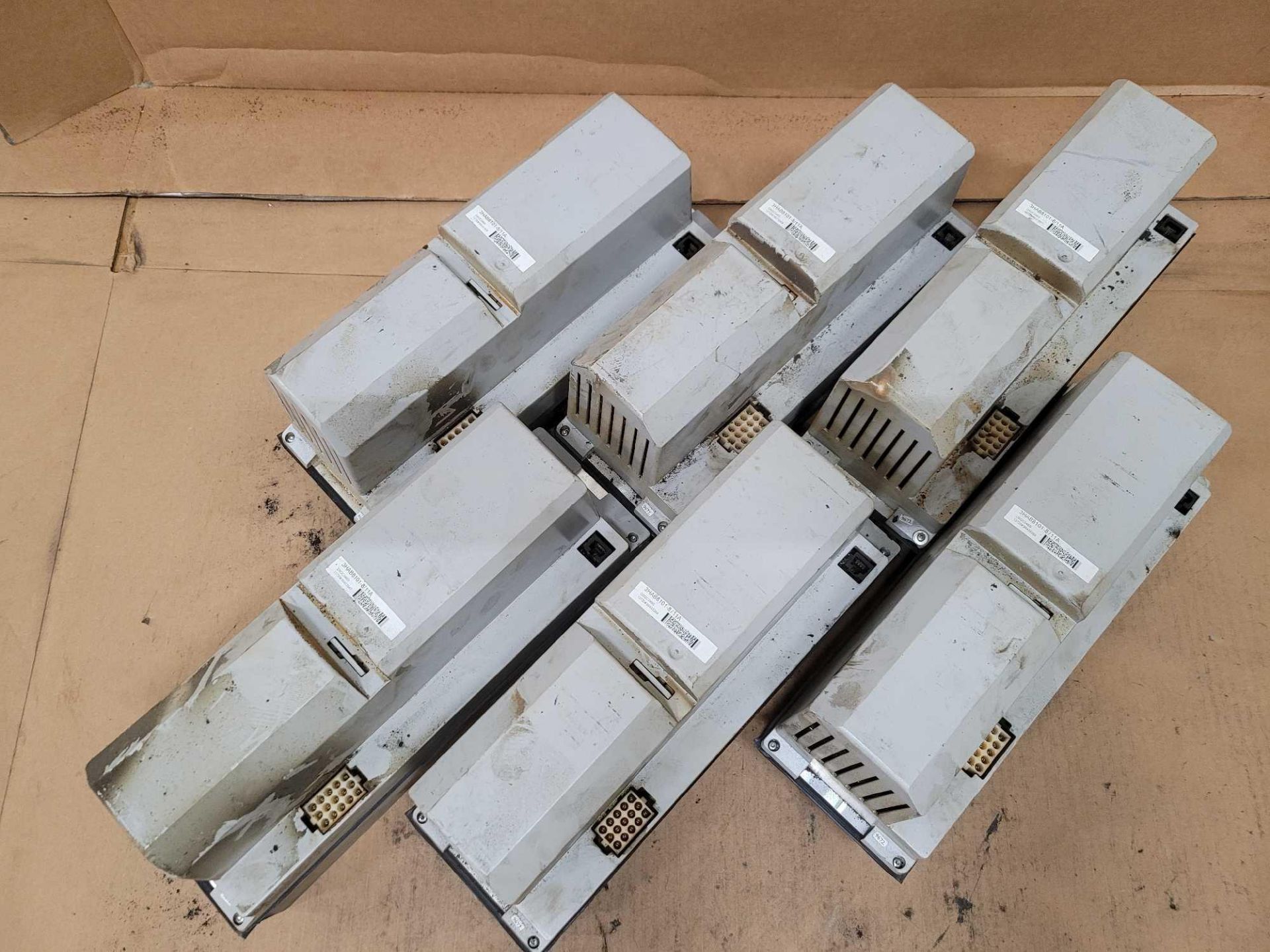 LOT OF 6 ABB DSQC346G 3HAB8101-8/11A AC SERVO DRIVE UNIT - Image 2 of 3