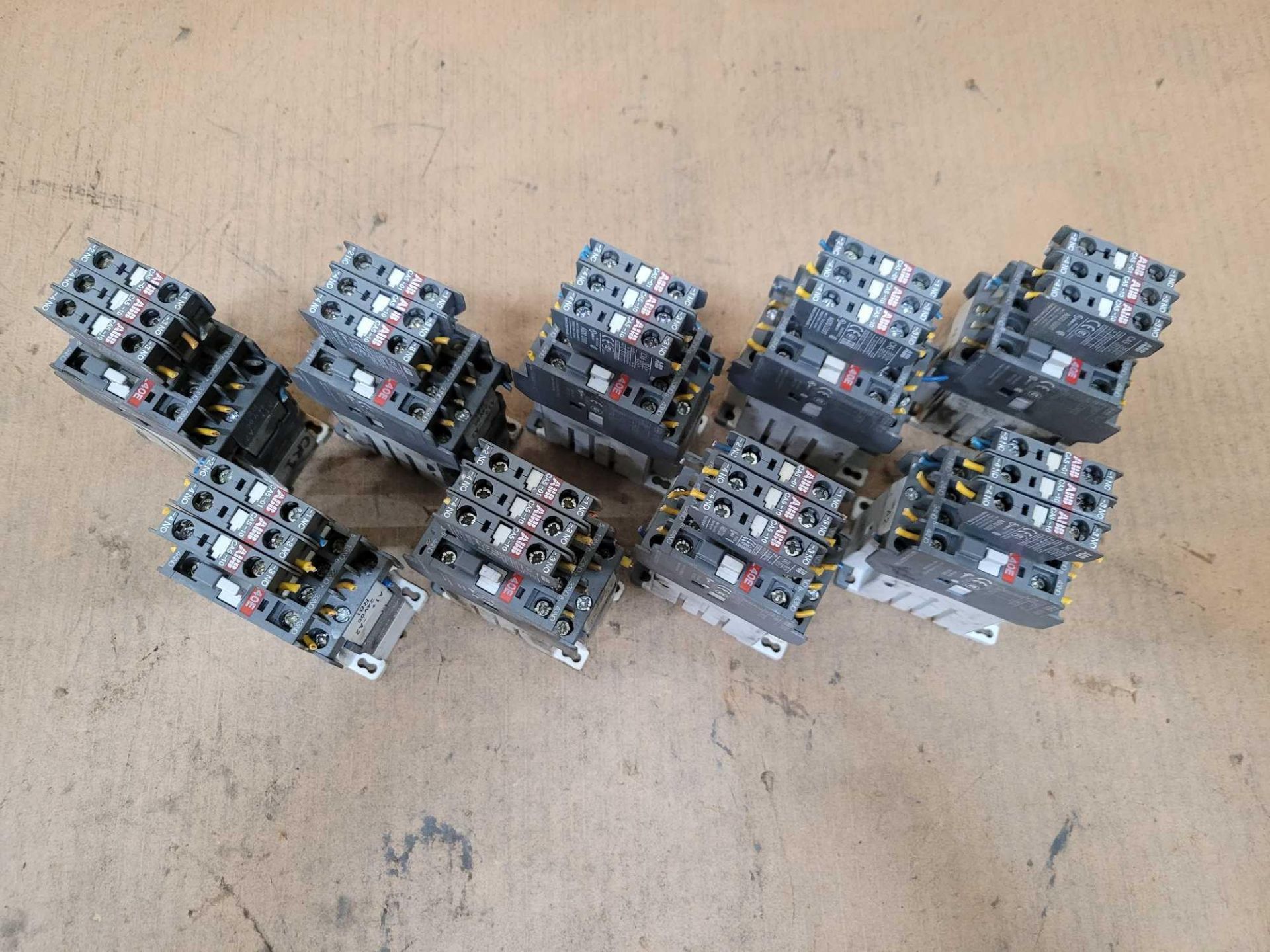 LOT OF 9 ABB NL40E RELAY CONTACTOR - Image 2 of 6