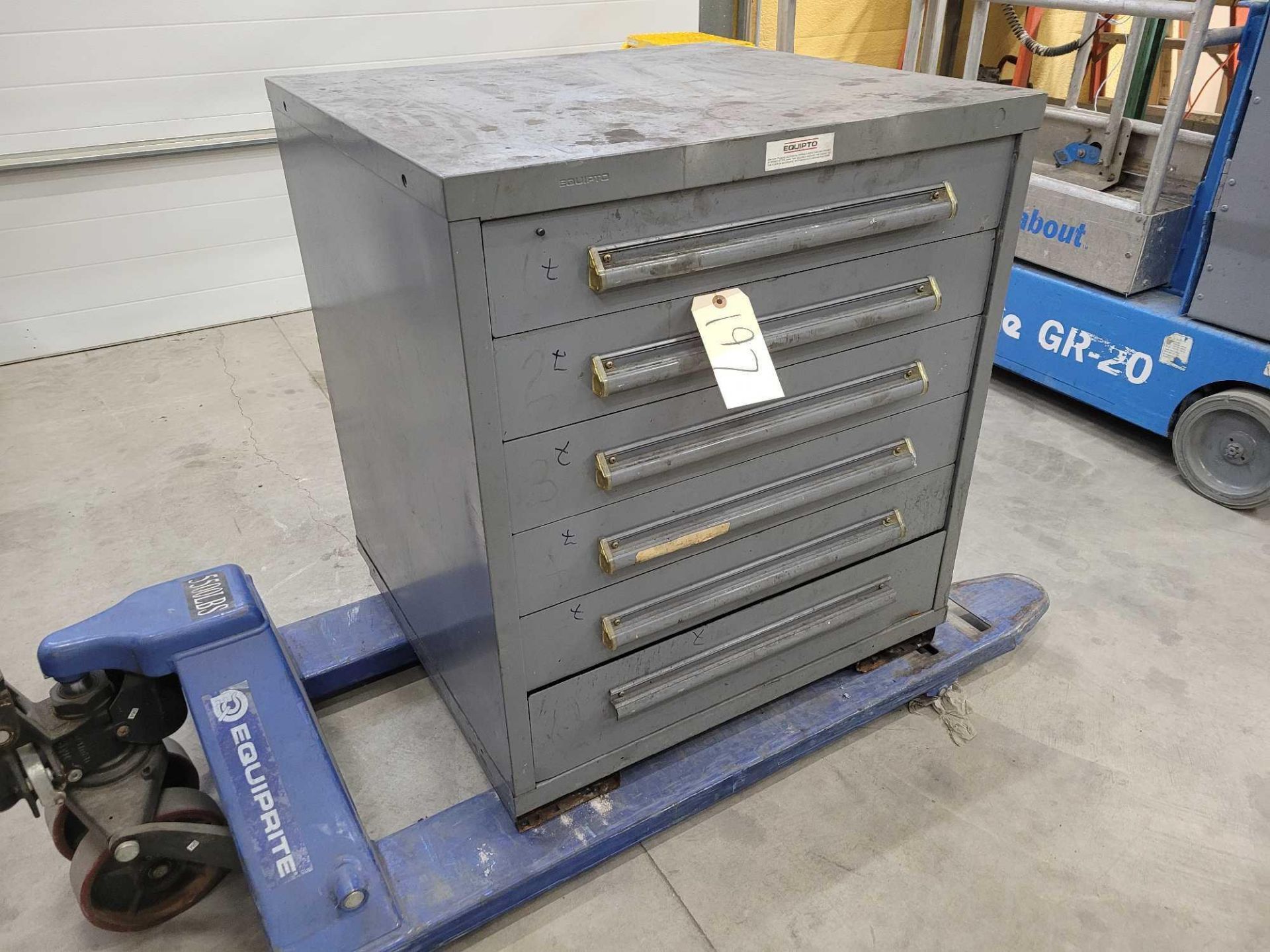 EQUIPTO TOOL CABINET 30"X27.5"X34" 6 DRAWERS LTL - $75 INCLUDES PALLET, STRAPPING AND LOADING. CUSTO
