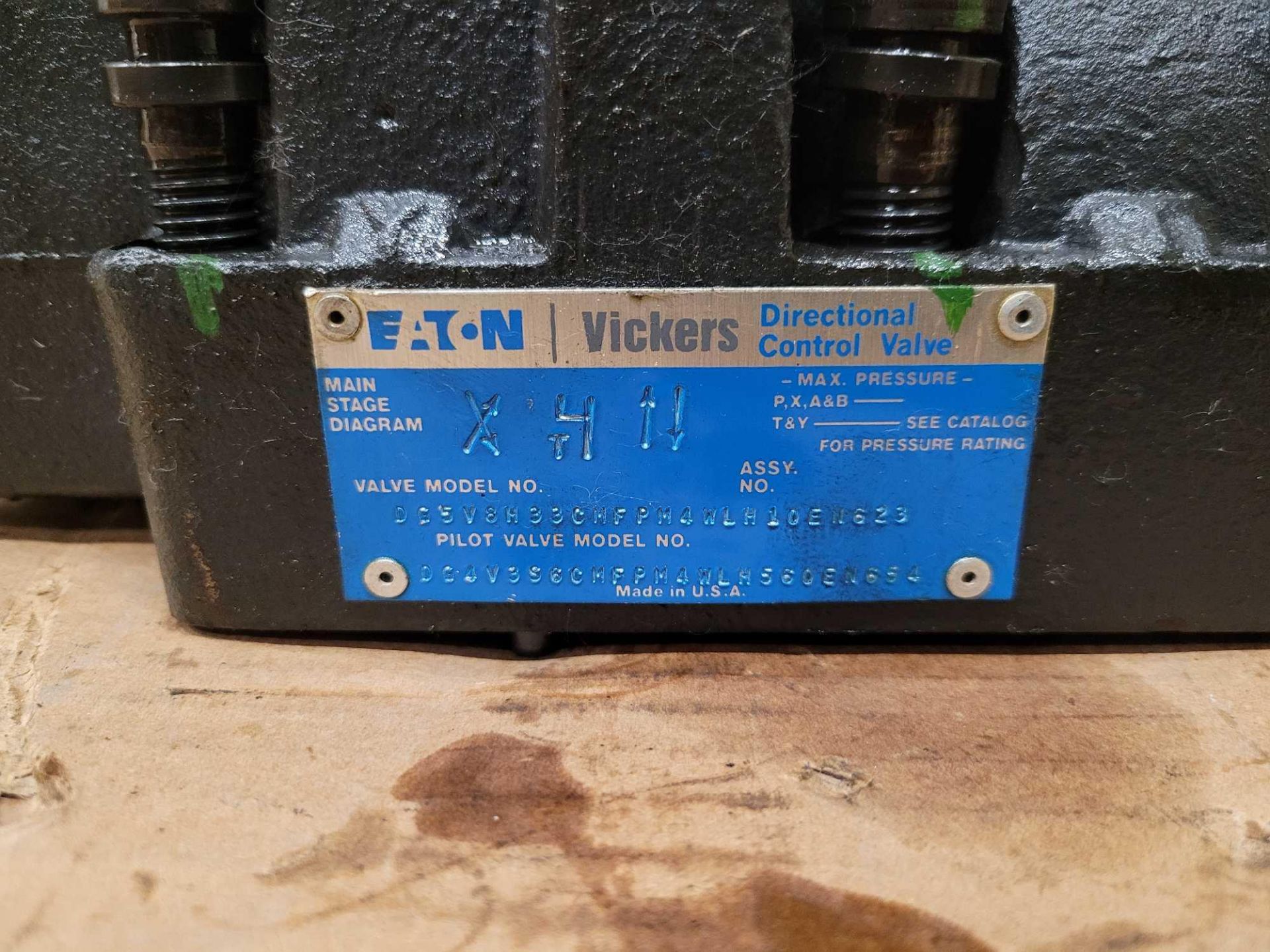 EATON VICKERS DIRECTIONAL CONTROL VALVE ASSEMBLY 02-394597 W/ [1] DG5S-8-33C-M-FPM4WL-H5-30-EN623 [1 - Image 2 of 4