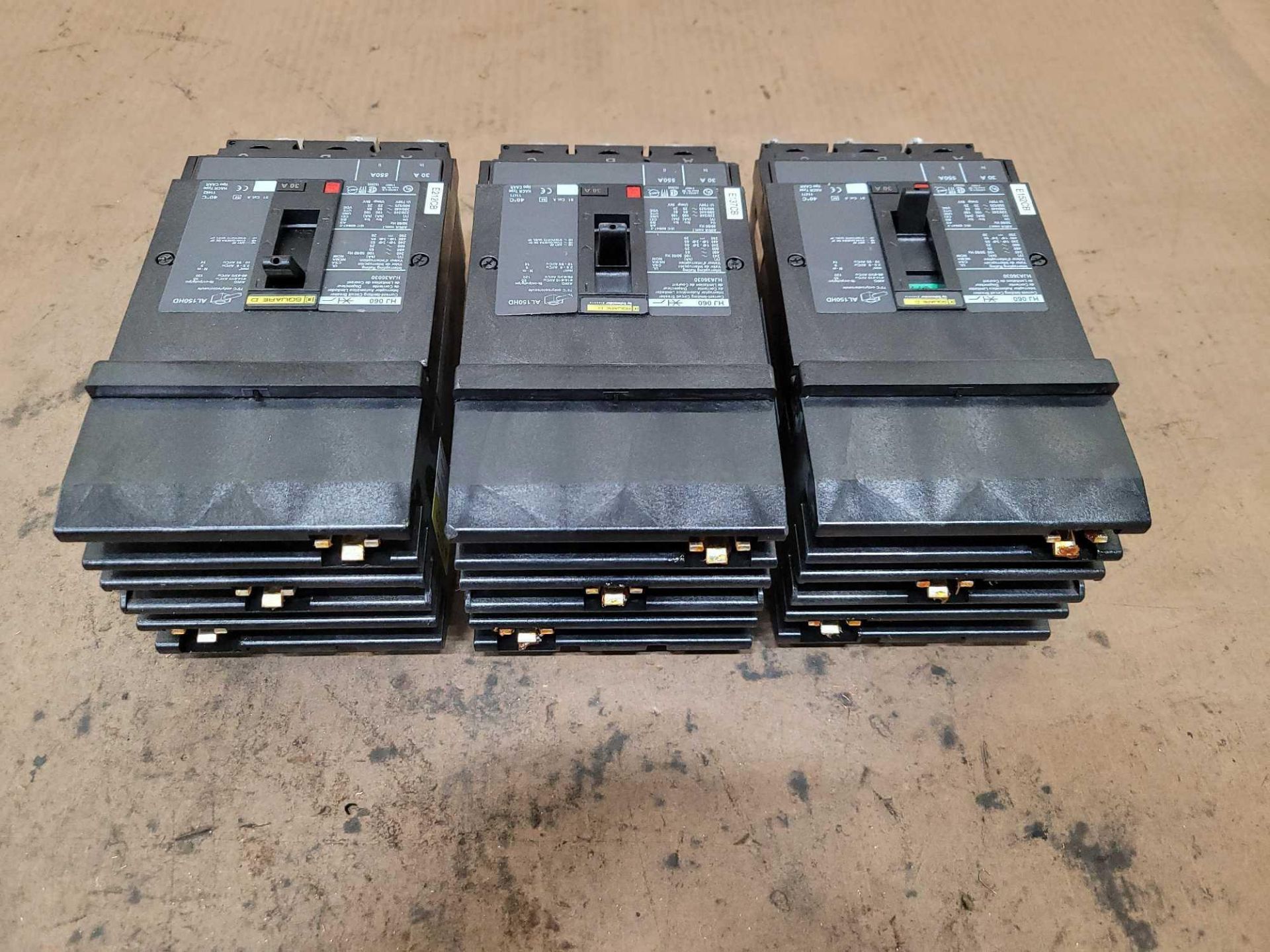 LOT OF 3 SQUARE D HJA36030 30 AMP CIRCUIT BREAKER - Image 2 of 3