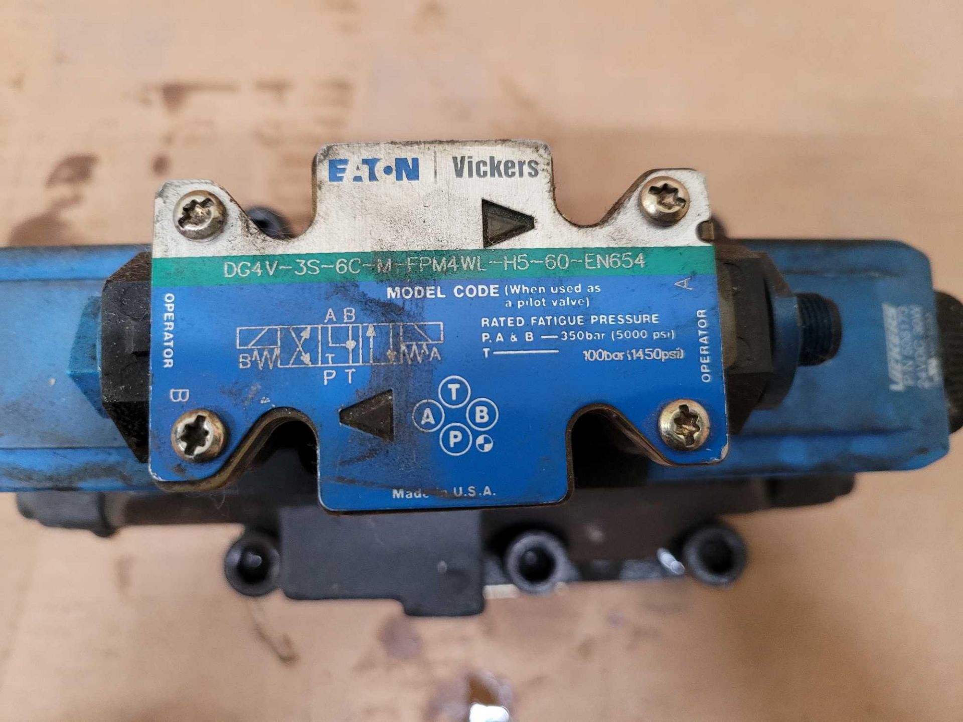 EATON VICKERS DIRECTIONAL CONTROL VALVE ASSEMBLY 02-394597 W/ [1] DG5S-8-33C-M-FPM4WL-H5-30-EN623 [1 - Image 3 of 4