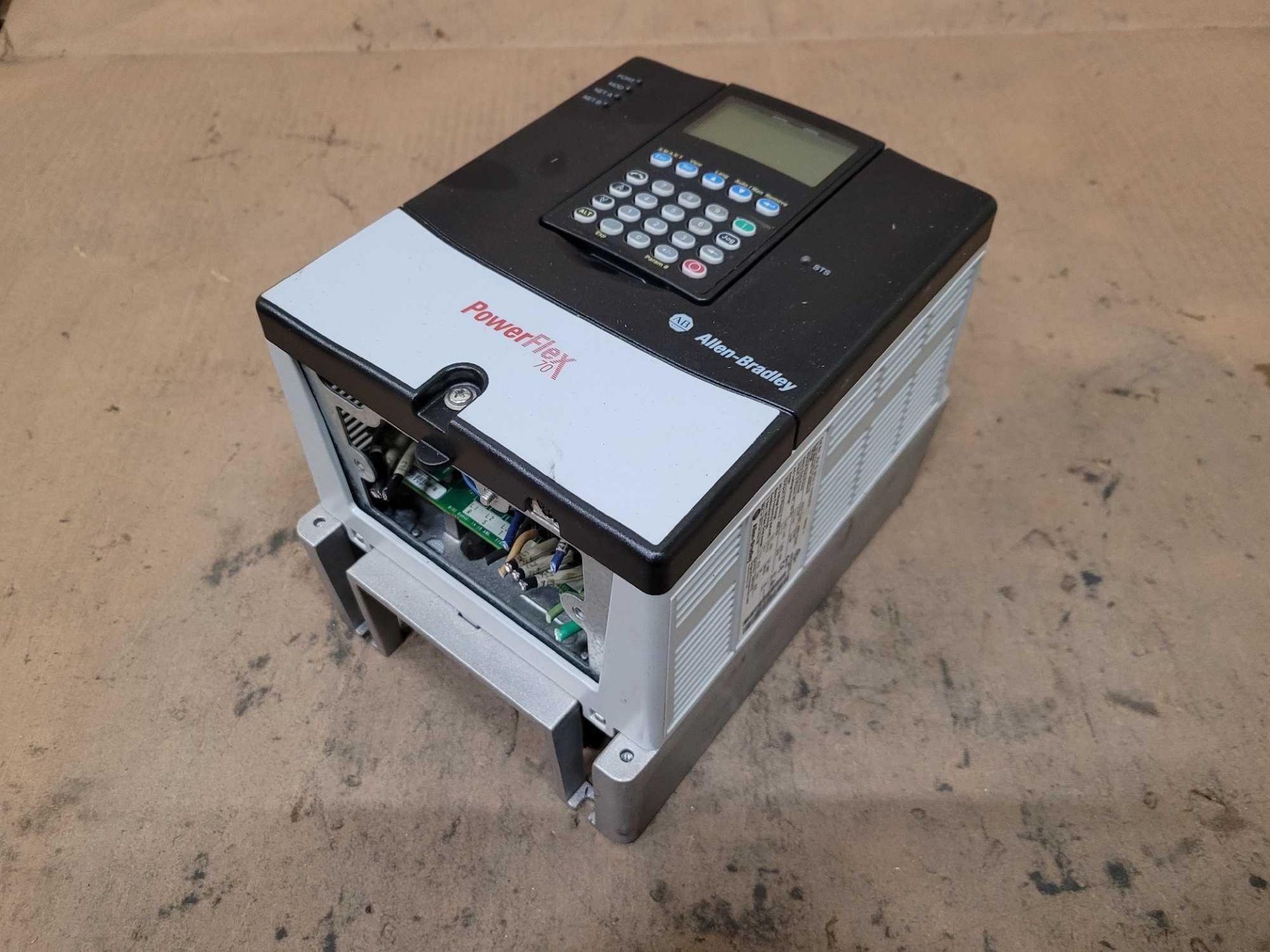 ALLEN BRADLEY 20AD8P0A3AYNANC0 /A PowerFlex 70 AC DRIVE