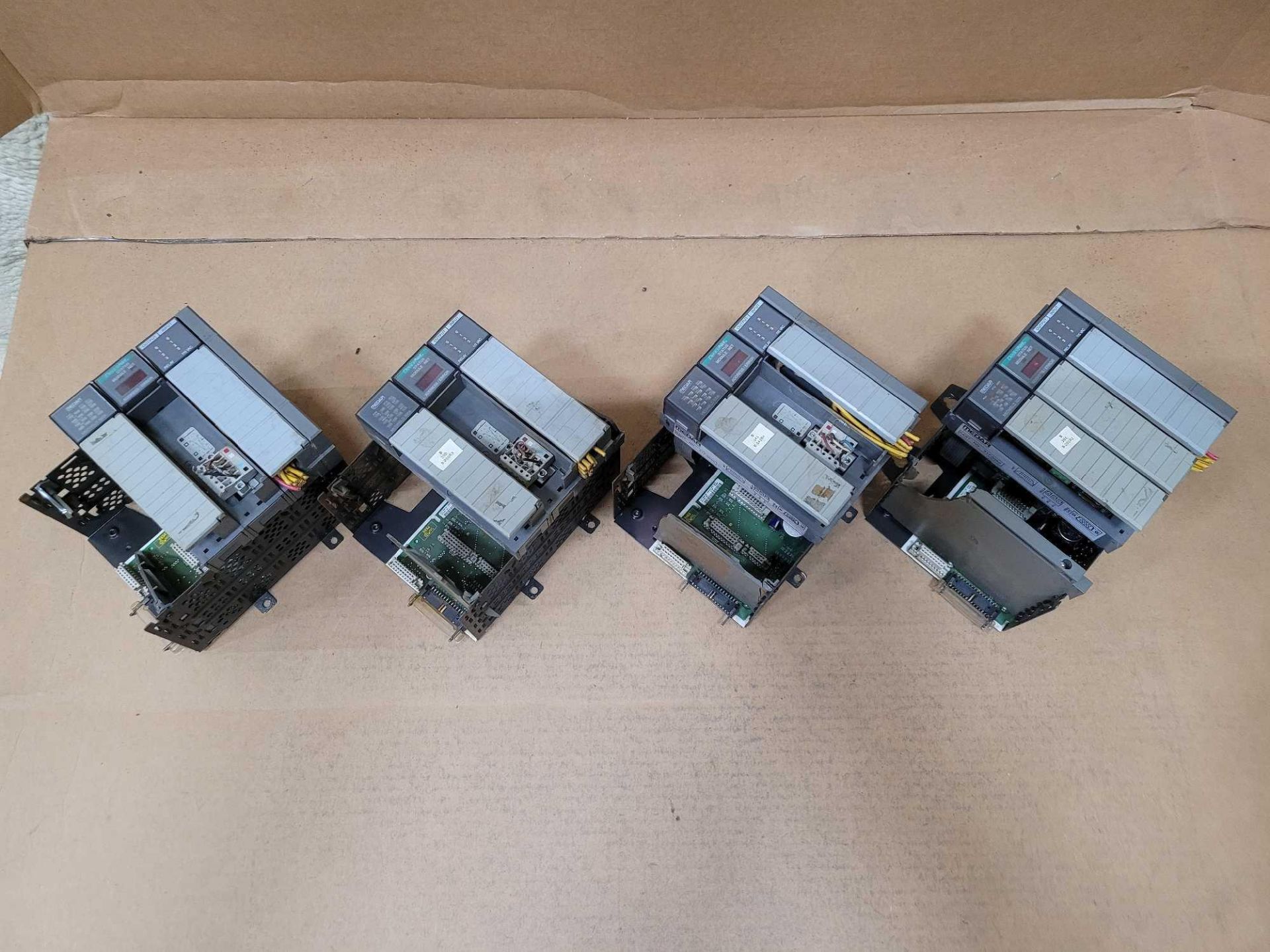 LOT OF 4 ALLEN BRADLEY 1746-A4 4-SLOT CHASSIS W/ [1] MEDAR 917-0050 [1] ALLEN BRADLEY 1747-SDN [1] A - Image 2 of 6