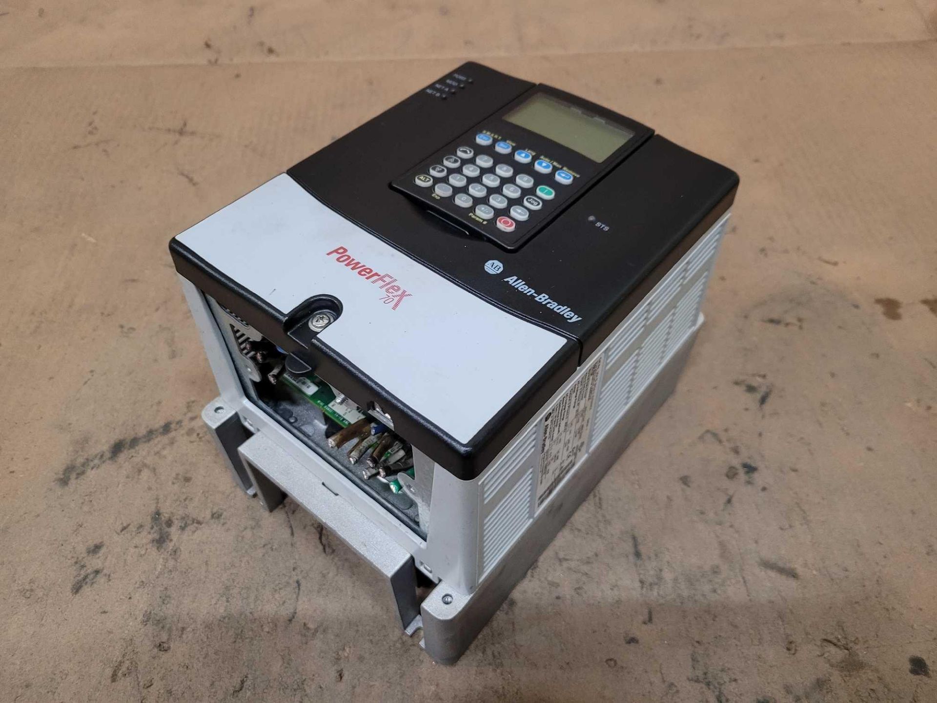 ALLEN BRADLEY 20AD8P0A3AYNANC0 /A PowerFlex 70 AC DRIVE