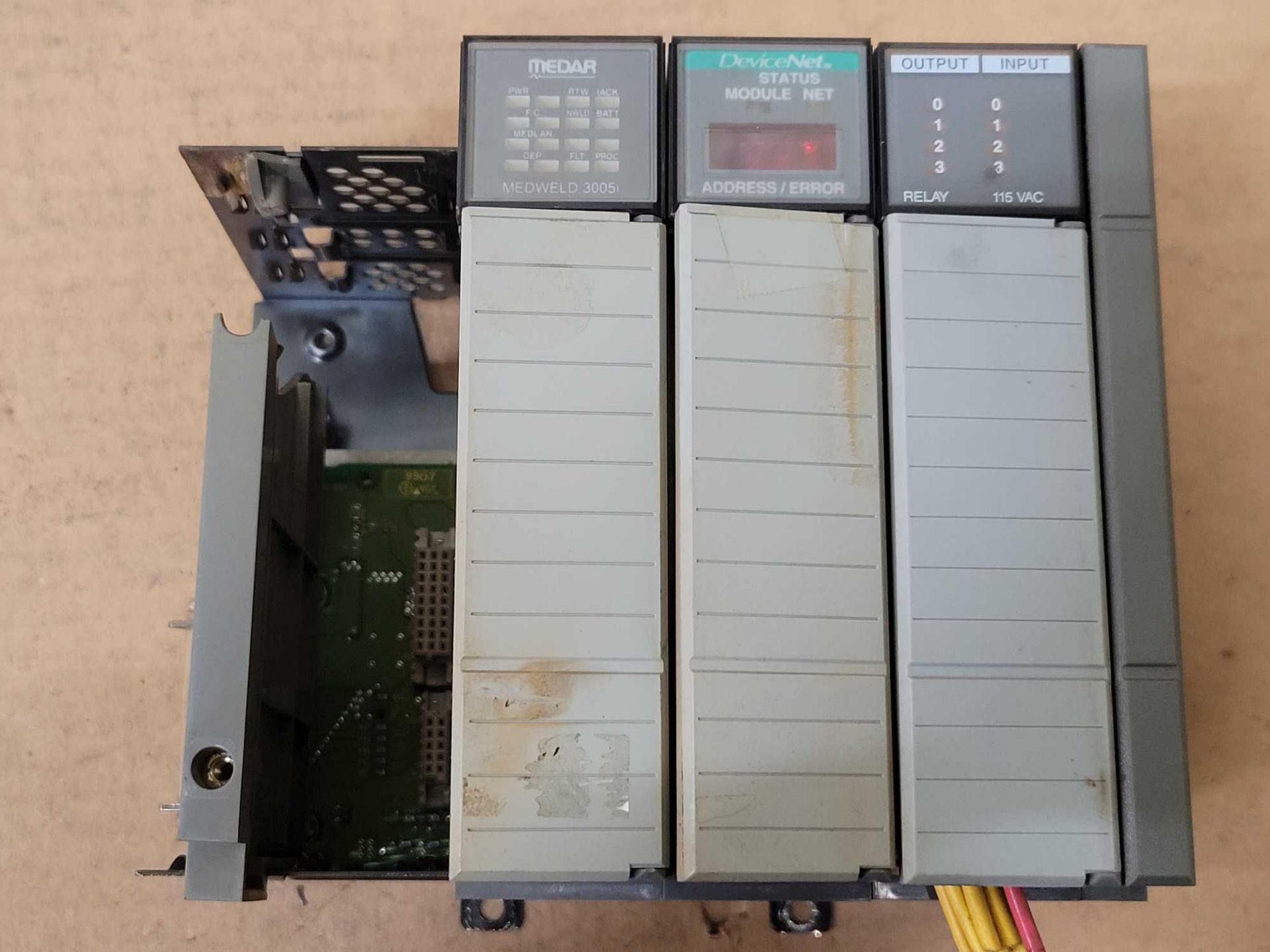 LOT OF 4 ALLEN BRADLEY 1746-A4 4-SLOT CHASSIS W/ [1] MEDAR 917-0050 [1] ALLEN BRADLEY 1747-SDN [1] A - Image 3 of 3