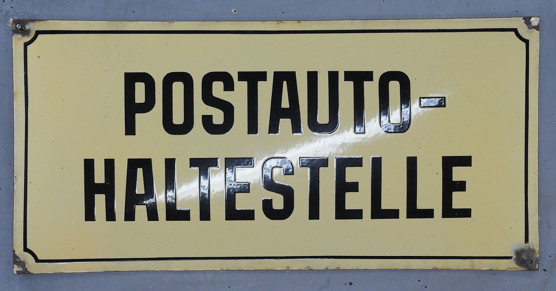 Postauto-Haltestelle - Bild 3 aus 3