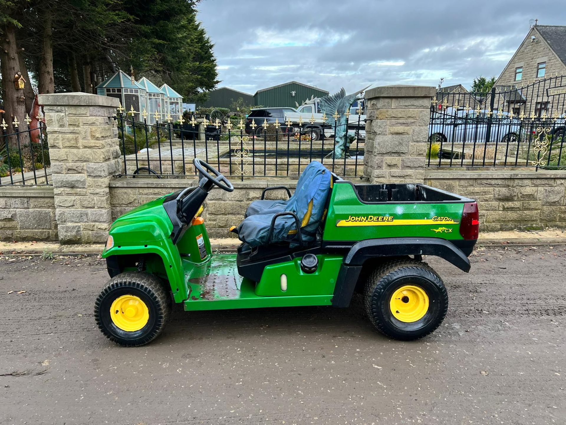 JOHN DEERE CX PETROL GATOR, RUNS AND DRIVES, KAWASAKI PETROL ENGINE *NO VAT* - Image 6 of 9