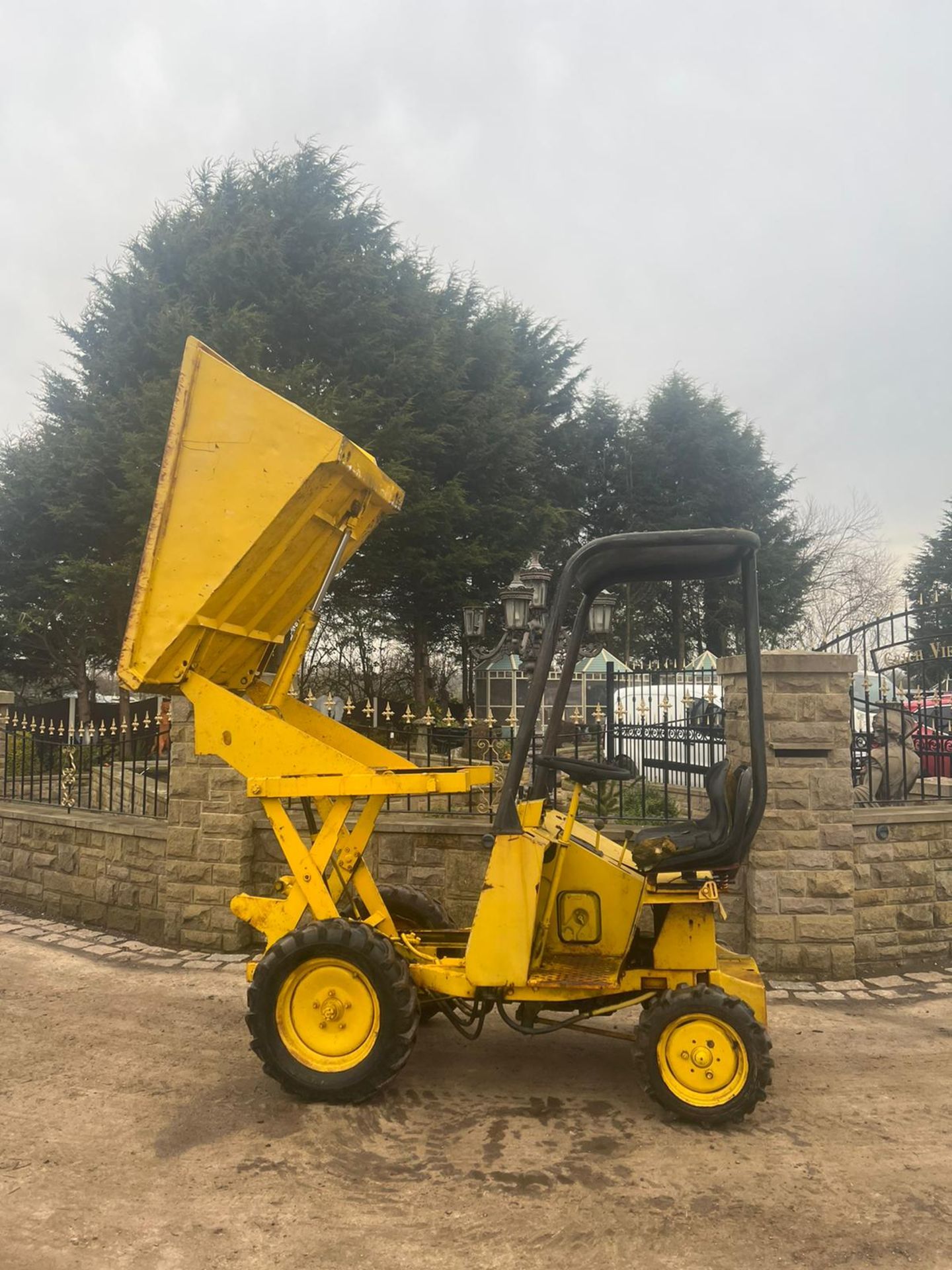 AUSA HIGH TIP DUMPER HATZ DIESEL ENGINE, RUNS DRIVES TIPS, ELECTRIC START *NO VAT*