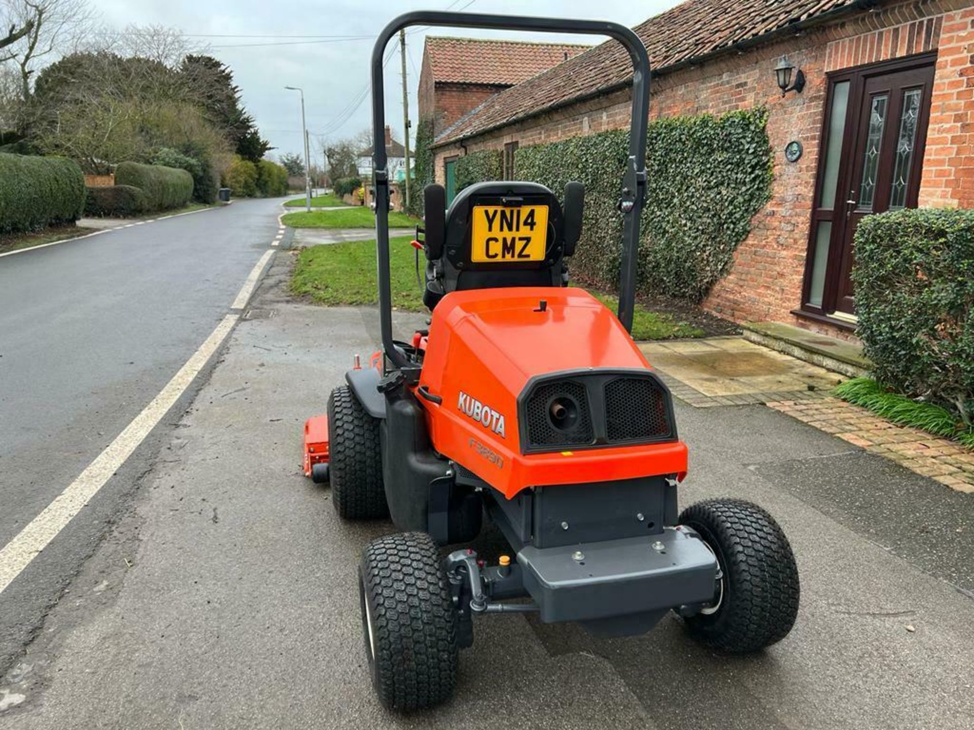 KUBOTA 3890 UPFRONT ROTARY MOWER, YEAR 2014, 4 WHEEL DRIVE, ONLY 2072 HOURS *PLUS VAT* - Image 3 of 11