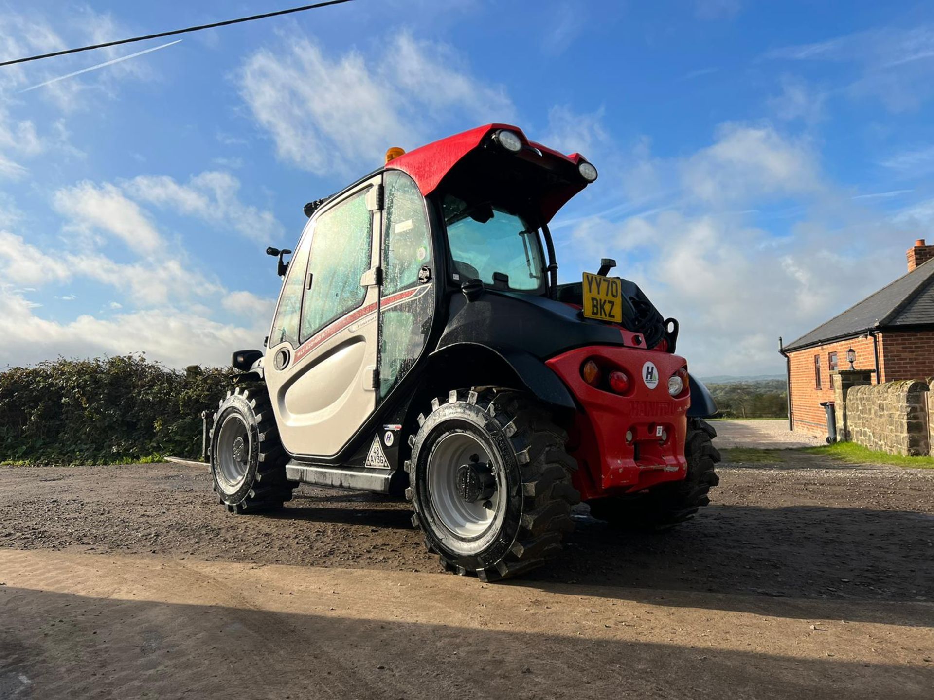 2020/70 MANITOU MLT420-60H TELESCOPIC DIESEL TELEHANDLER, RUNS DRIVES AND LIFTS *PLUS VAT* - Image 9 of 23