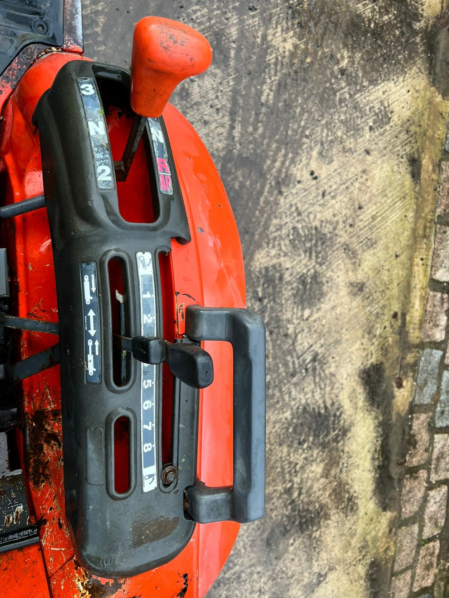 KUBOTA B1700 17hp 4WD COMPACT TRACTOR WITH 2019 EF105 FLAIL MOWER *PLUS VAT* - Image 8 of 15