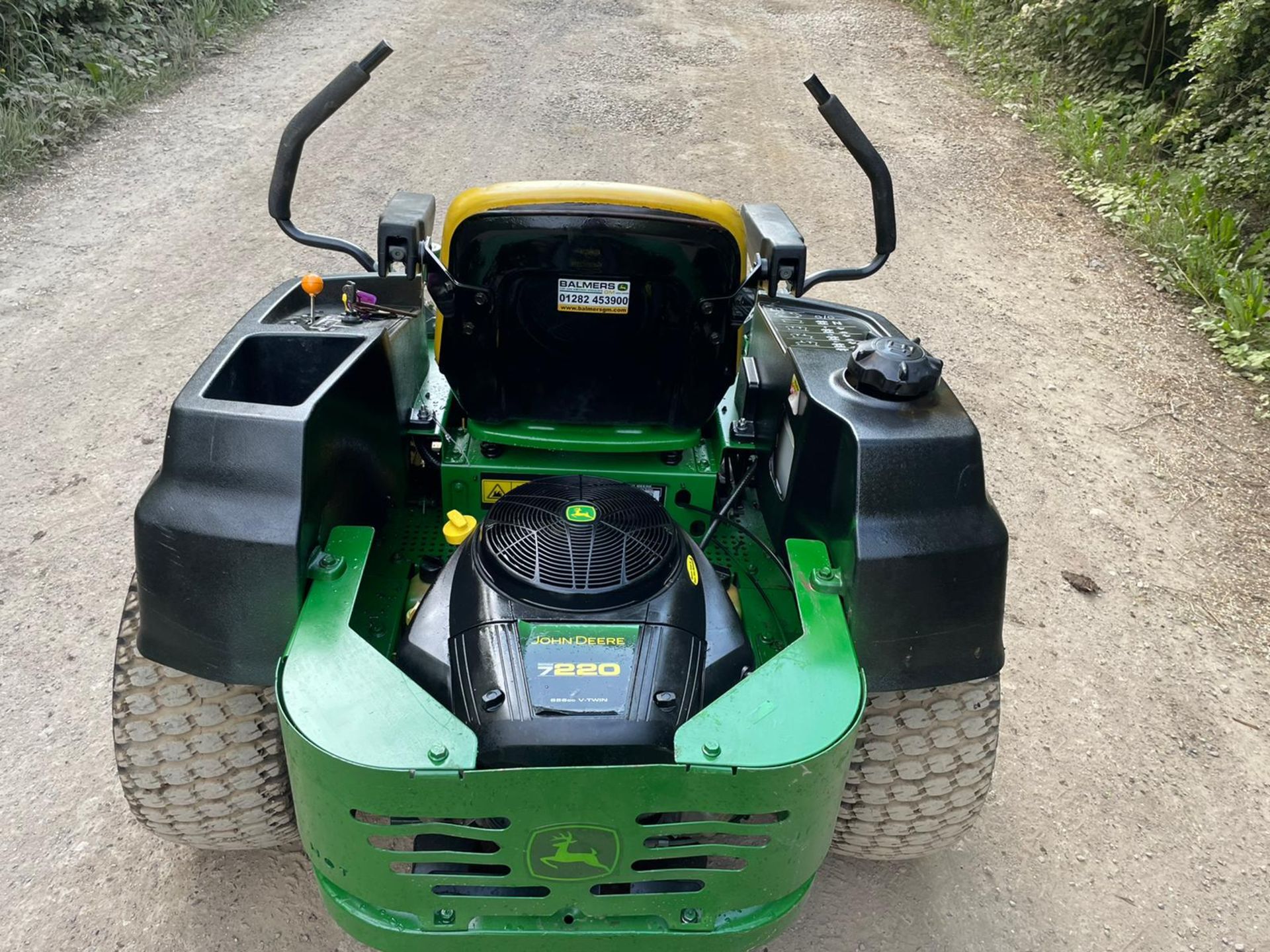 2014 JOHN DEERE Z425 ZERO TURN MOWER, RUNS DRIVES AND CUTS, 22HP JOHN DEERE PETROL ENGINE *PLUS VAT* - Image 7 of 8