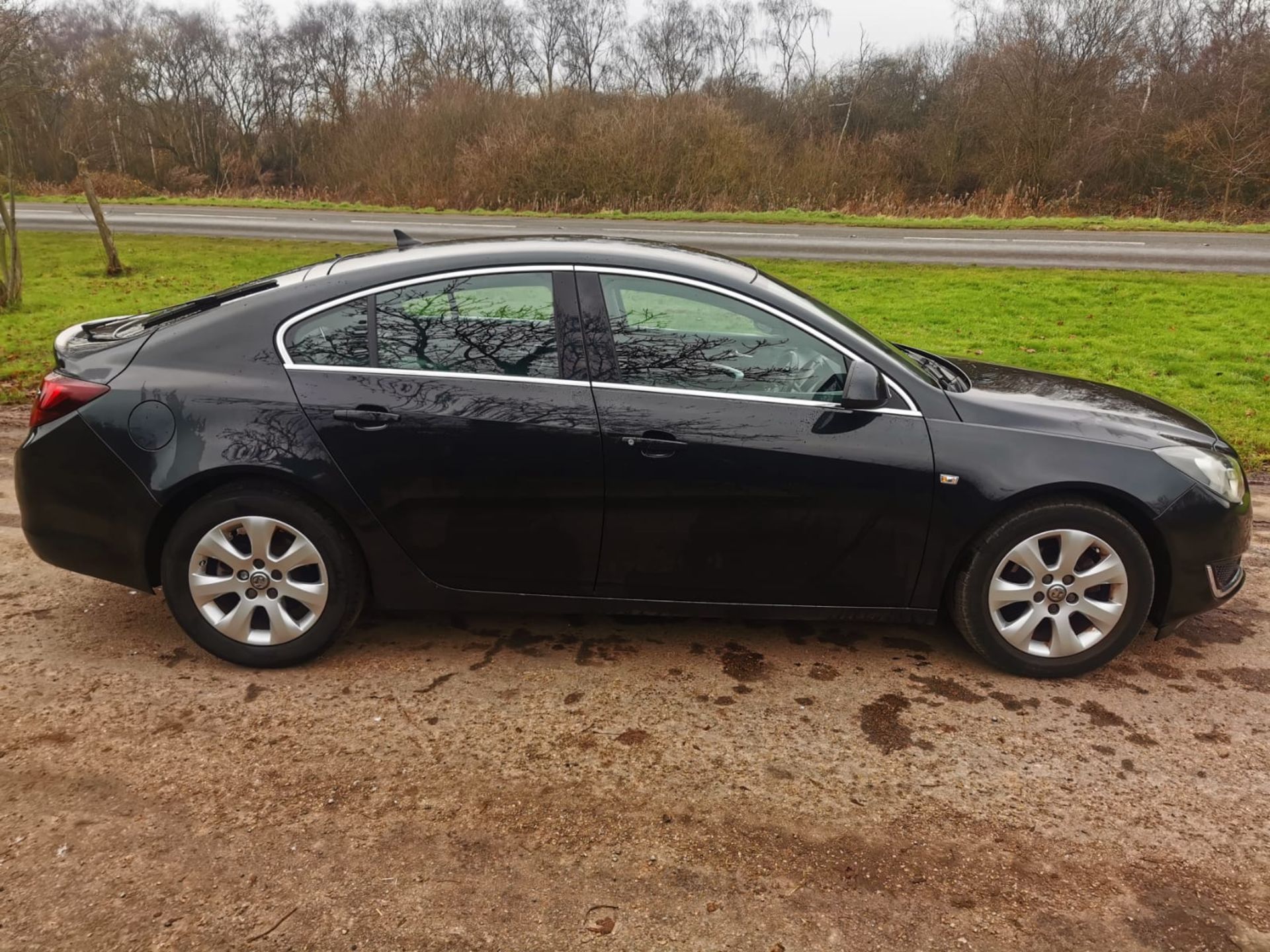 2015 VAUXHALL INSIGNIA TECHLINE CDTI ECO S/S BLACK HATCHBACK, 49,302 MILES *NO VAT* - Image 8 of 23