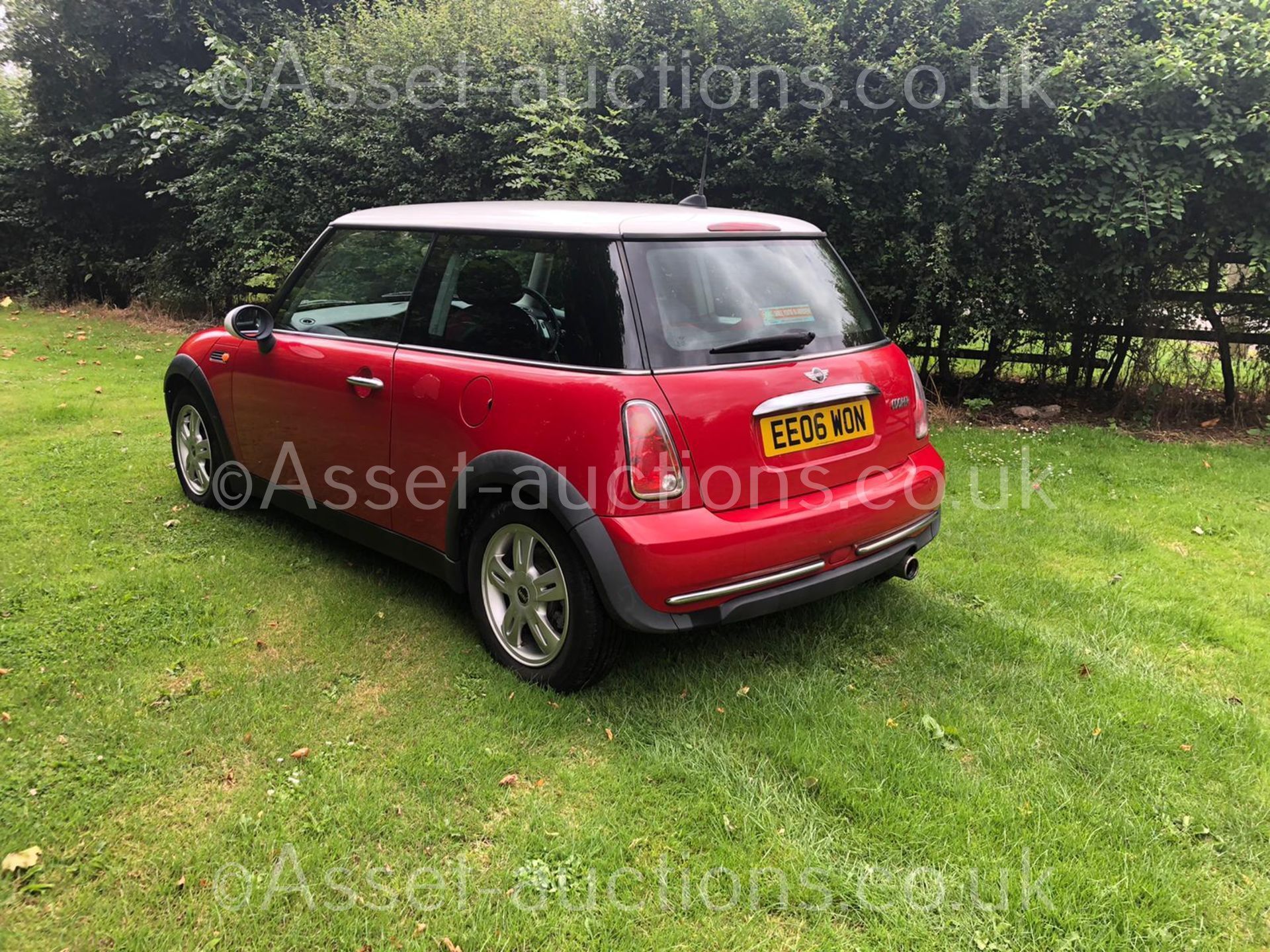 2006 MINI COOPER RED 3 DOOR HATCHBACK, 1.6 PETROL ENGINE, 113,523 MILES *NO VAT* - Image 5 of 12