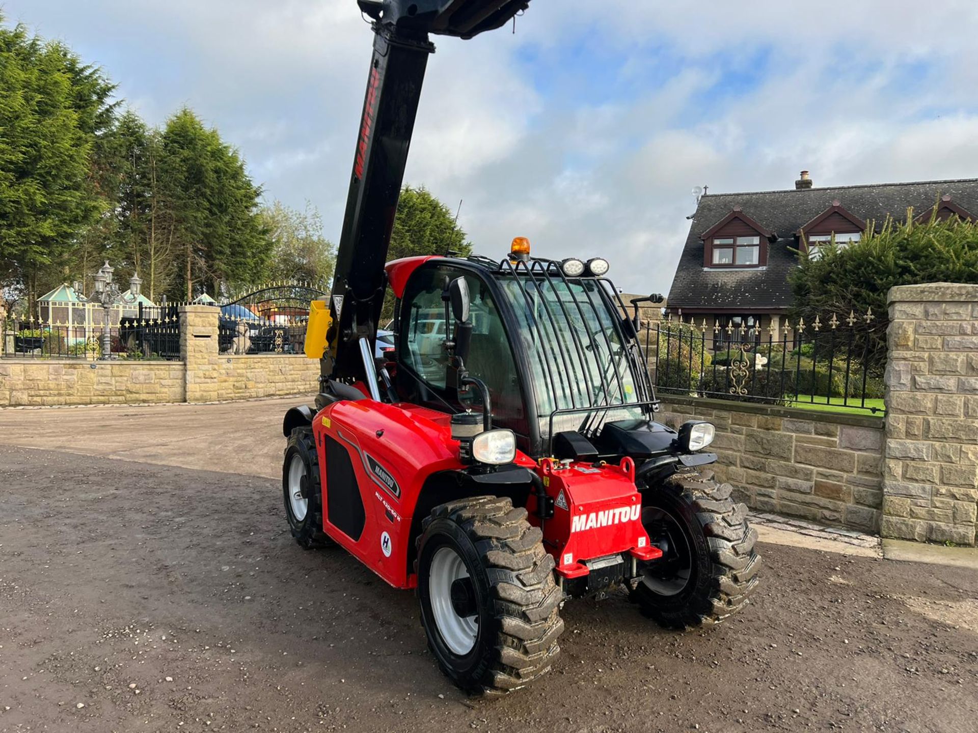 2020/70 MANITOU MLT420-60H TELESCOPIC DIESEL TELEHANDLER, RUNS DRIVES AND LIFTS *PLUS VAT* - Image 5 of 23