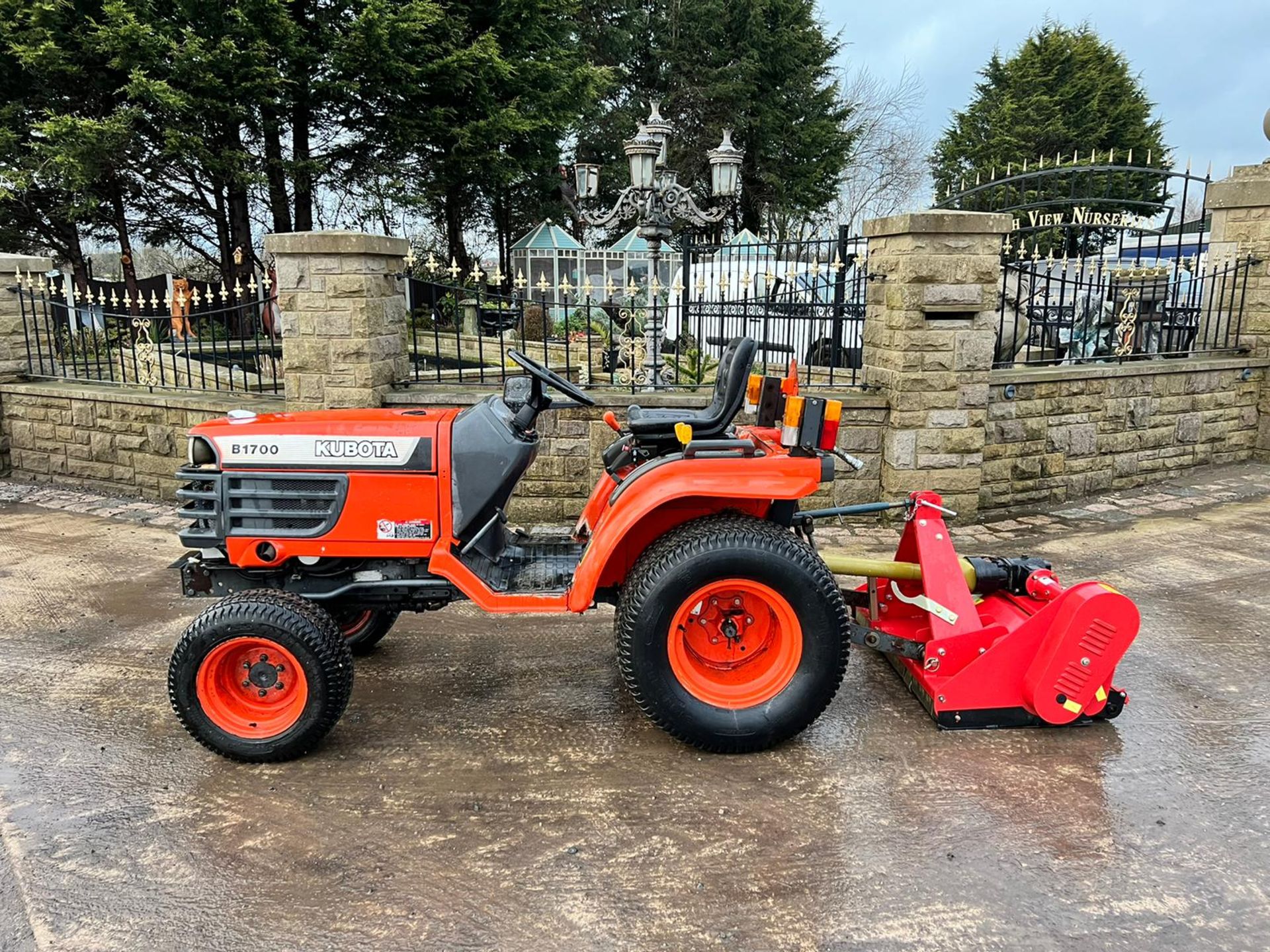 KUBOTA B1700 17hp 4WD COMPACT TRACTOR WITH 2019 EF105 FLAIL MOWER *PLUS VAT* - Image 2 of 15