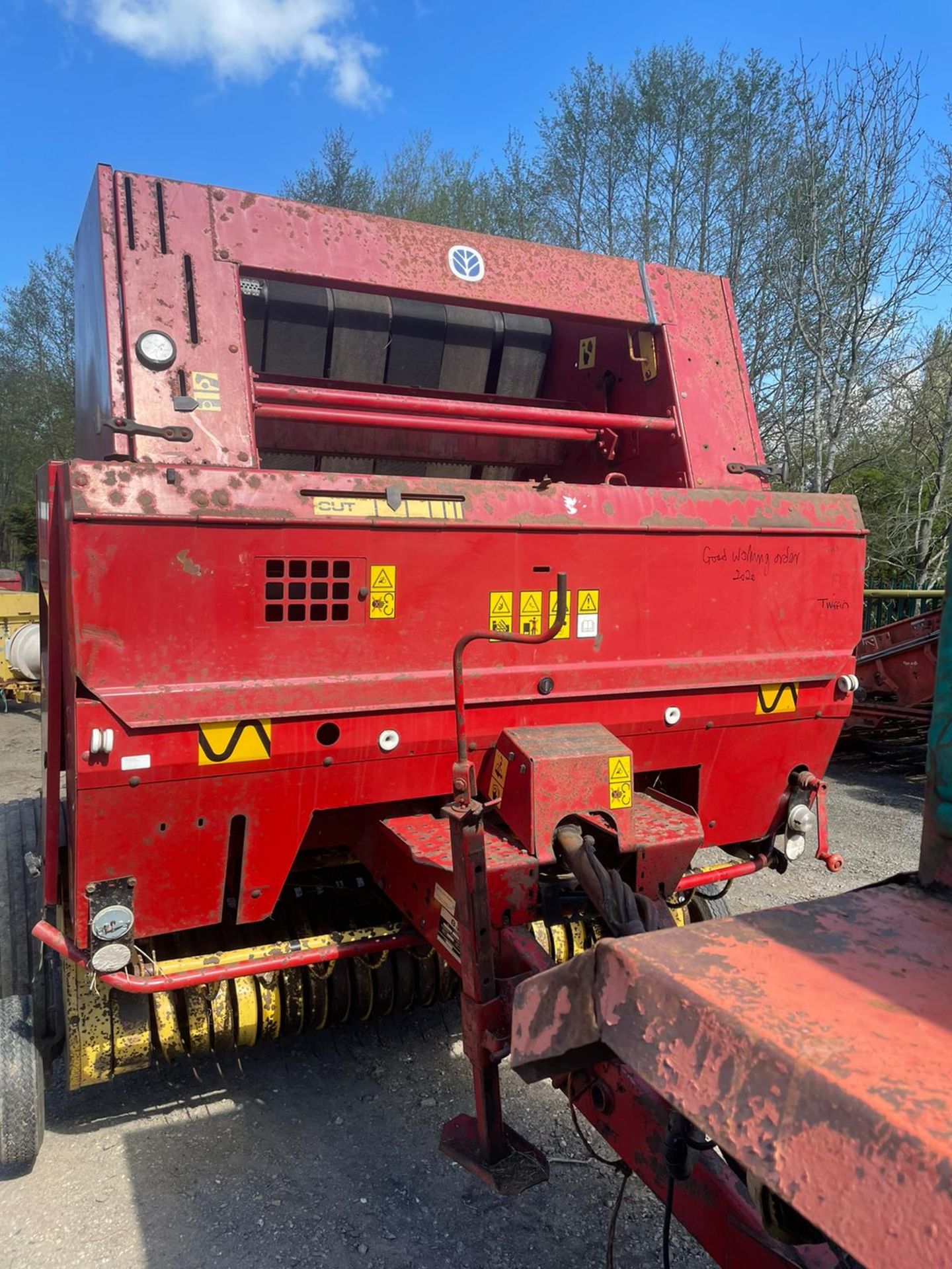 NEW HOLLAND 644 ROUND BALER, IN WORKING ORDER, LOADING NO PROBLEM *PLUS VAT* - Image 2 of 5