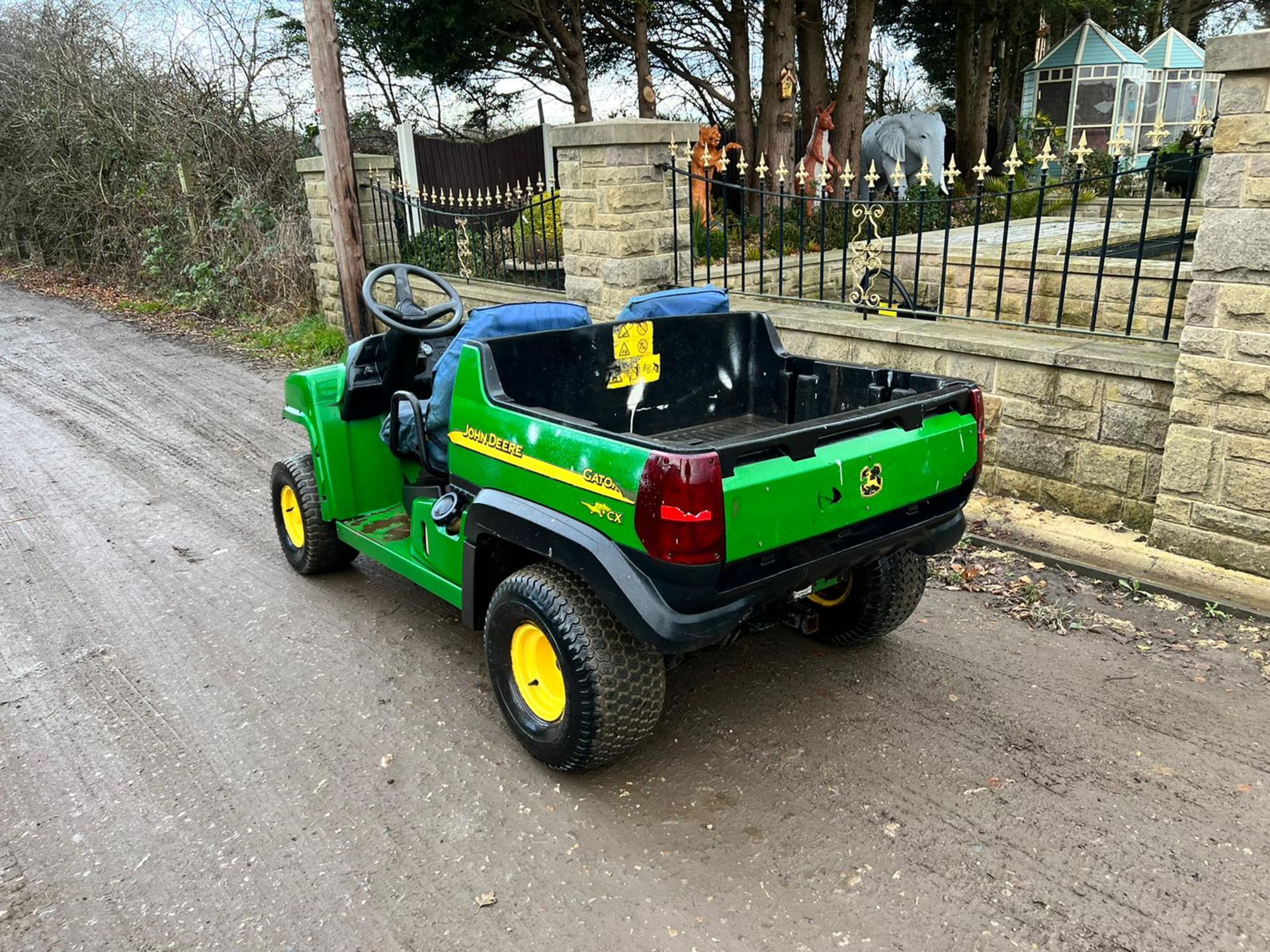 JOHN DEERE CX PETROL GATOR, RUNS AND DRIVES, KAWASAKI PETROL ENGINE *NO VAT* - Image 4 of 9