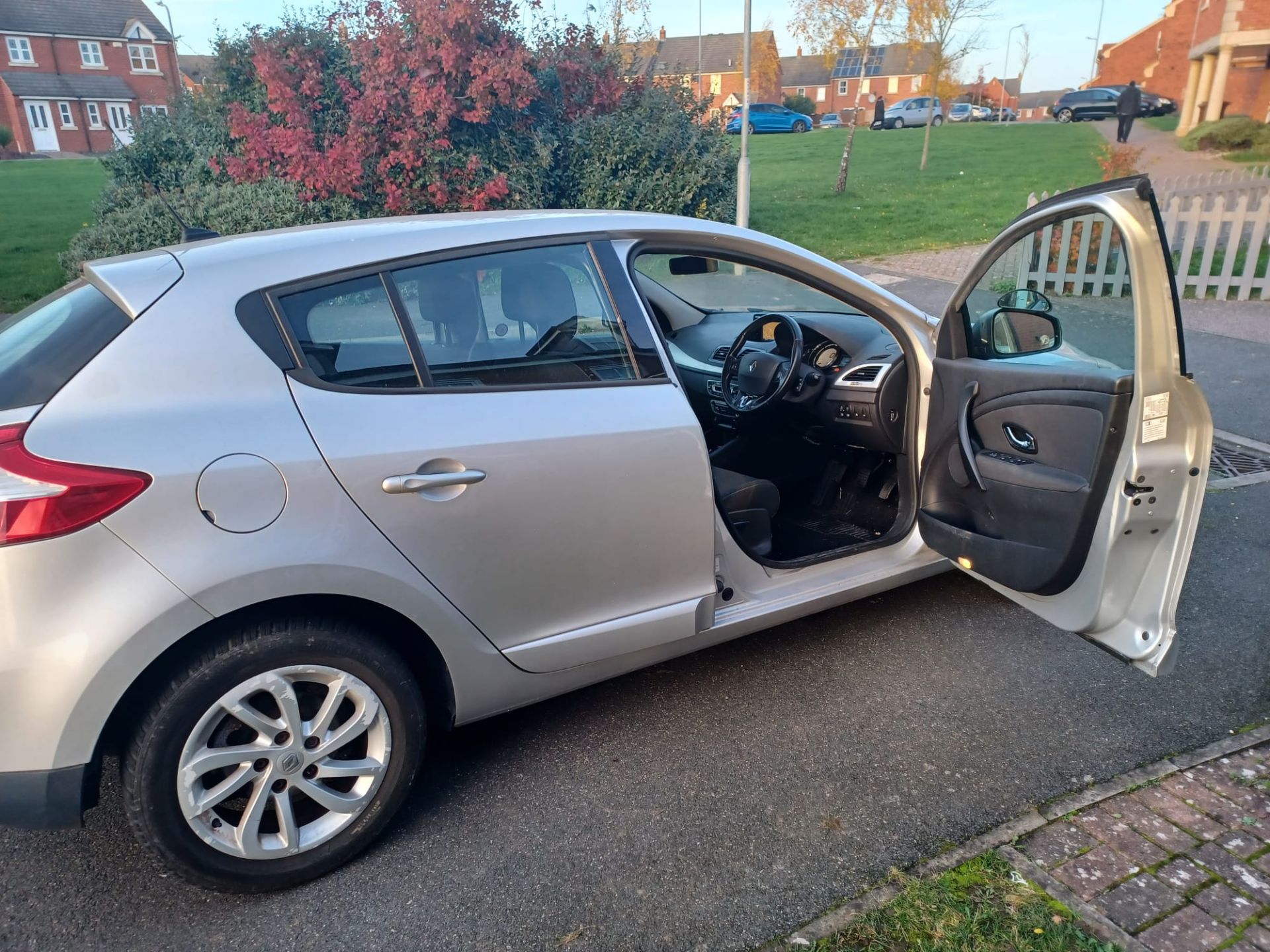 2014 RENAULT MEGANE D-QUE TT ENERGY DCI S/S SILVER HATCHBACK, 140,161 MILES, 1.5 DIESEL *NO VAT* - Image 5 of 9